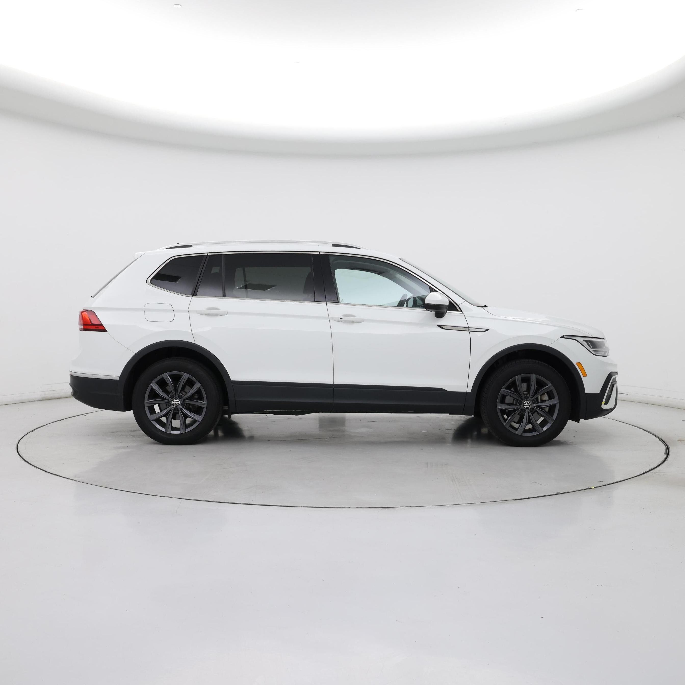 Thumbnail: 2022 Volkswagen Tiguan - 7