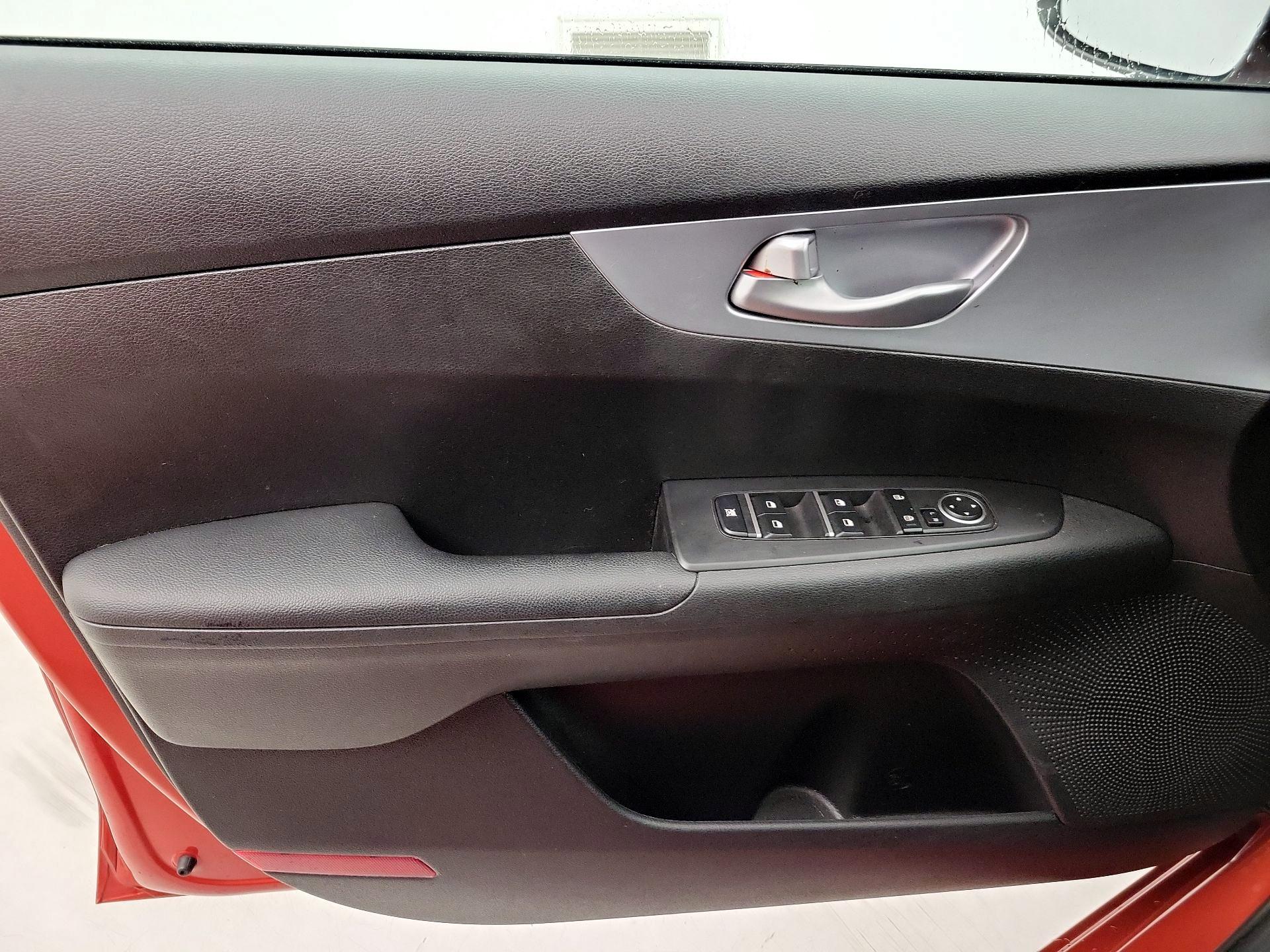 Thumbnail: 2022 Kia Forte - 12