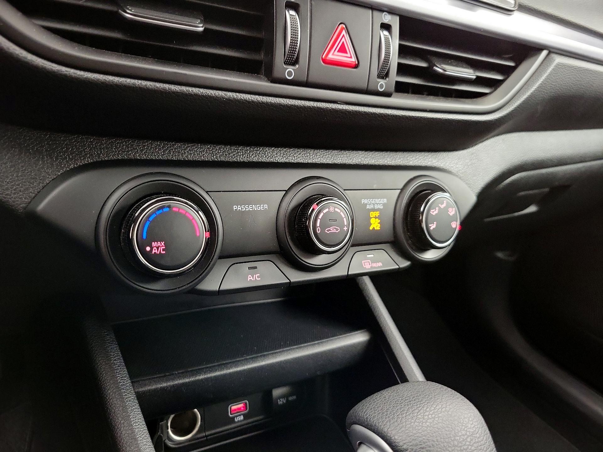 Thumbnail: 2022 Kia Forte - 16