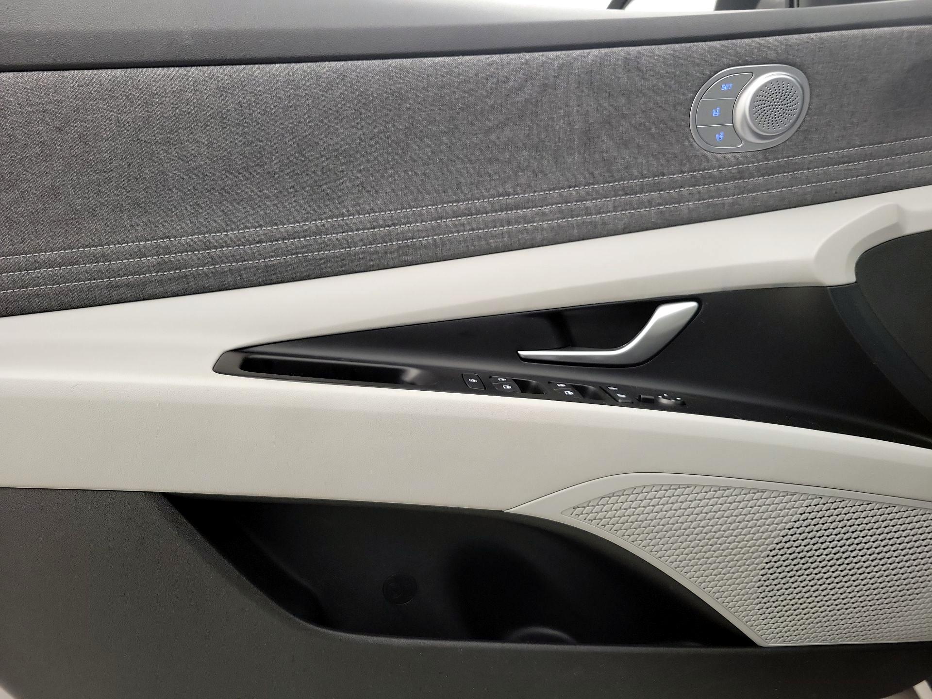 Thumbnail: 2023 Hyundai Elantra - 12