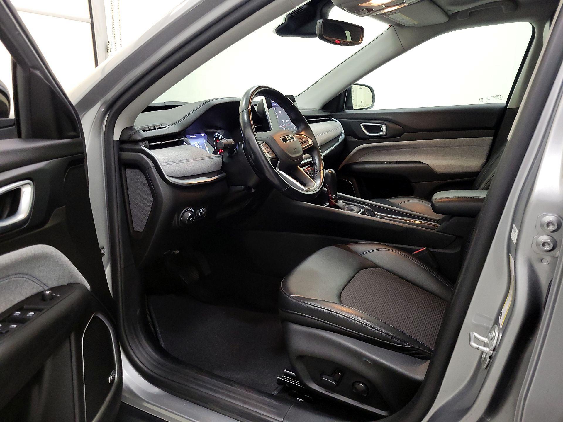 Thumbnail: 2022 Jeep Compass - 11