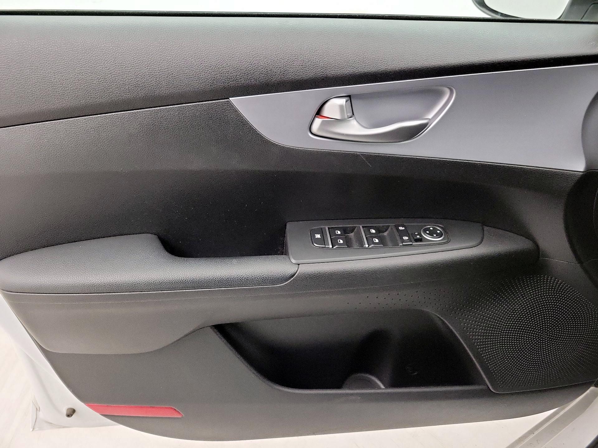 Thumbnail: 2023 Kia Forte - 12