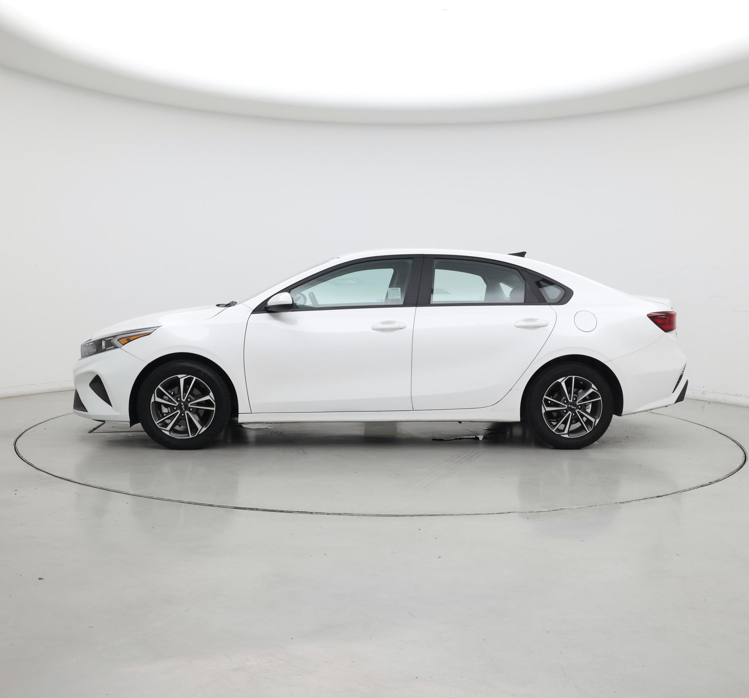 Thumbnail: 2023 Kia Forte - 3