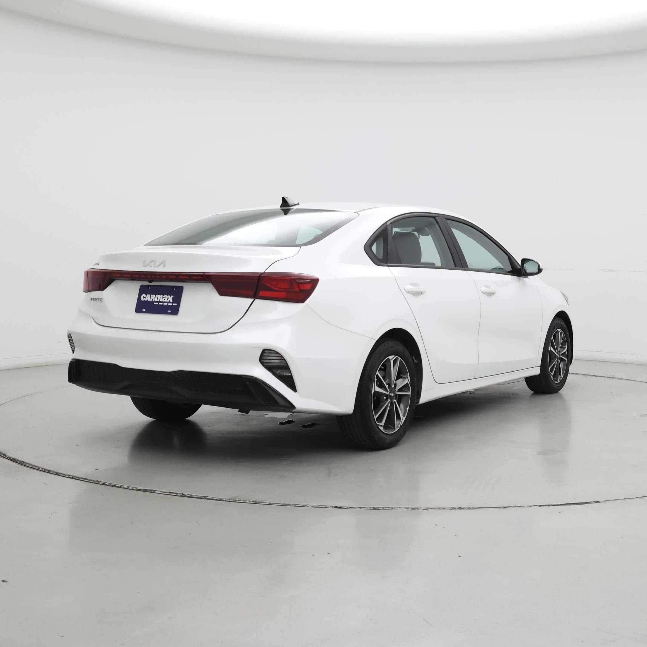 Thumbnail: 2023 Kia Forte - 8