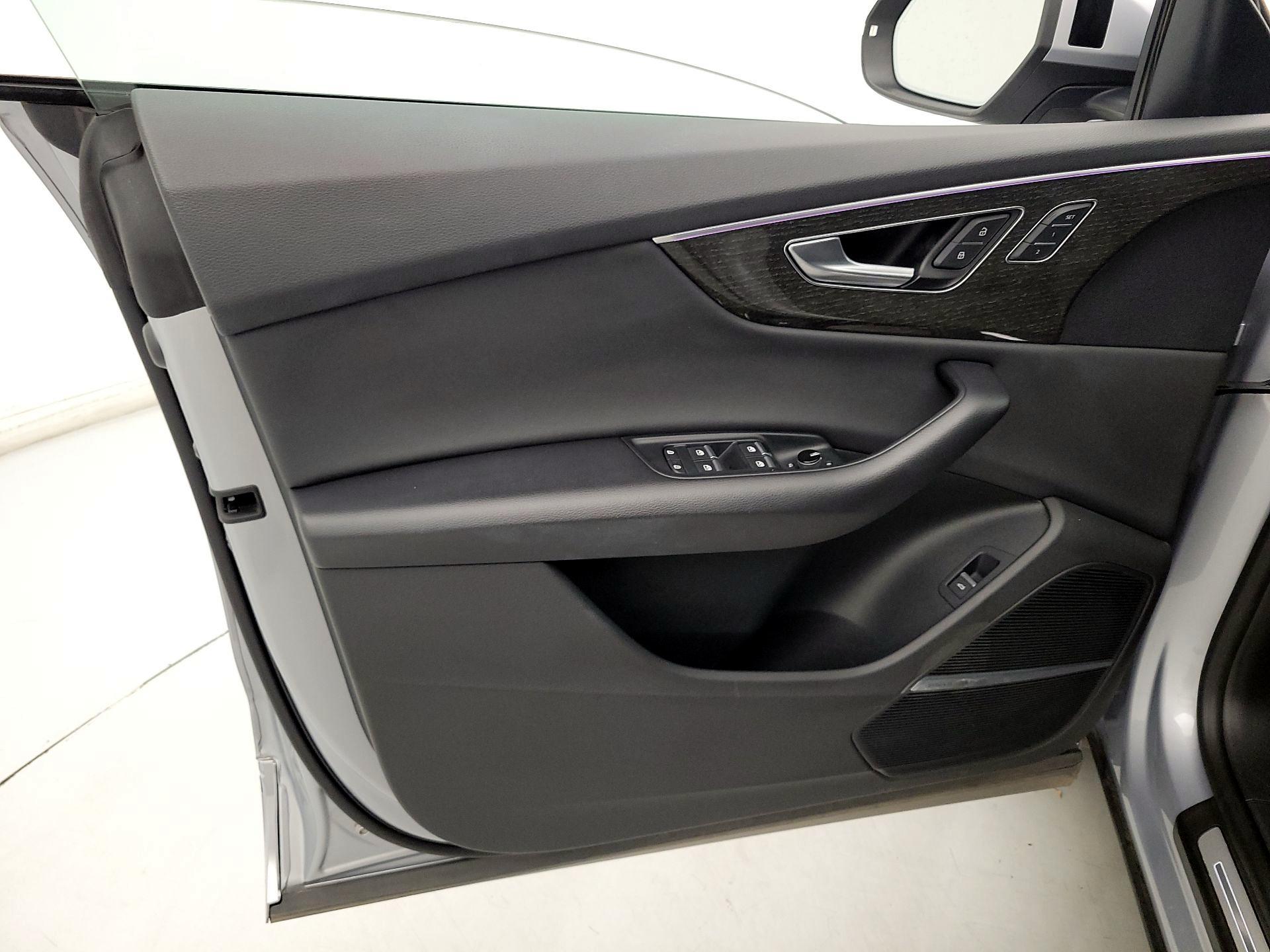 Thumbnail: 2021 Audi Q8 - 12