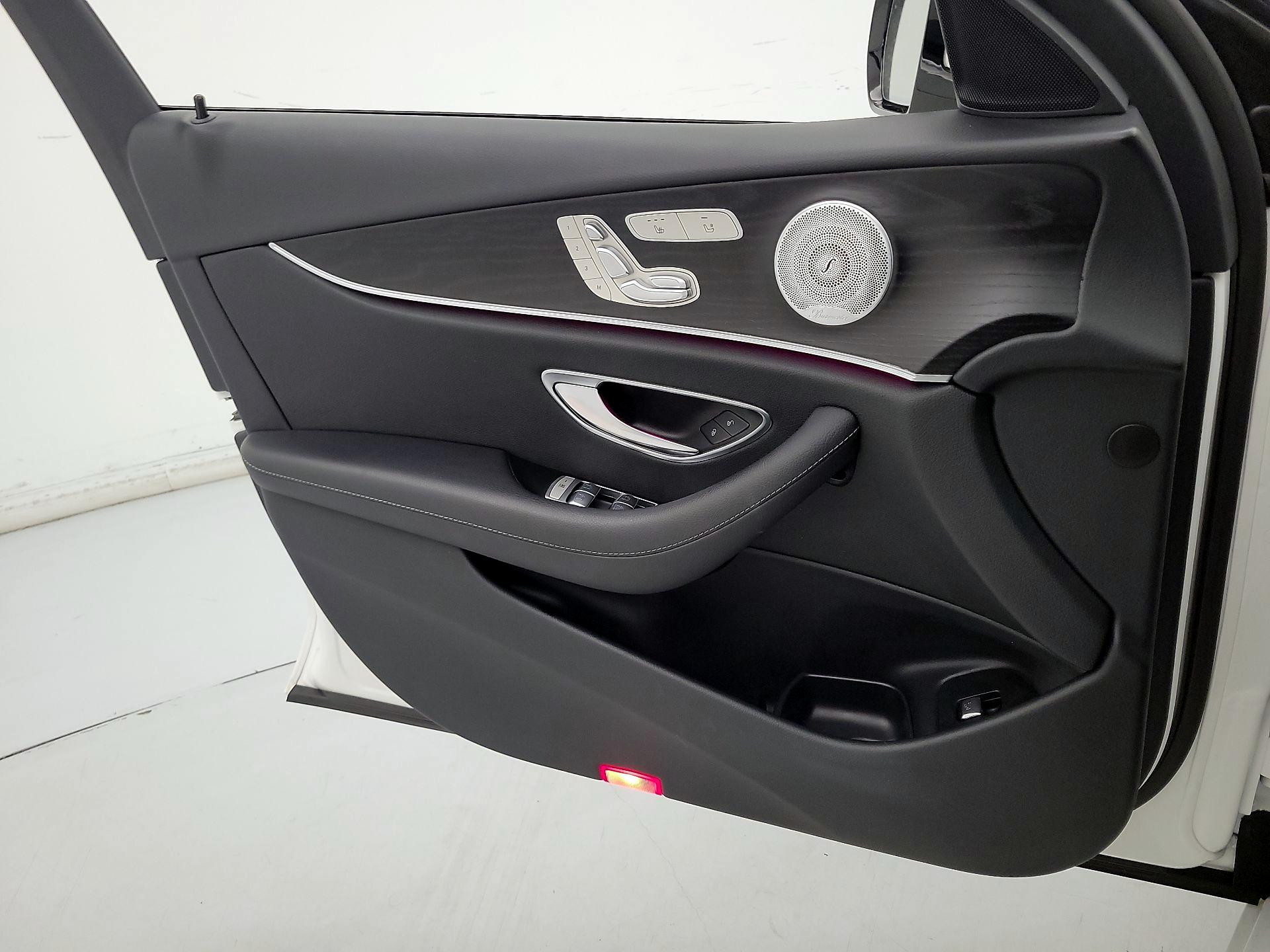 Thumbnail: 2020 Mercedes-Benz E-Class - 12