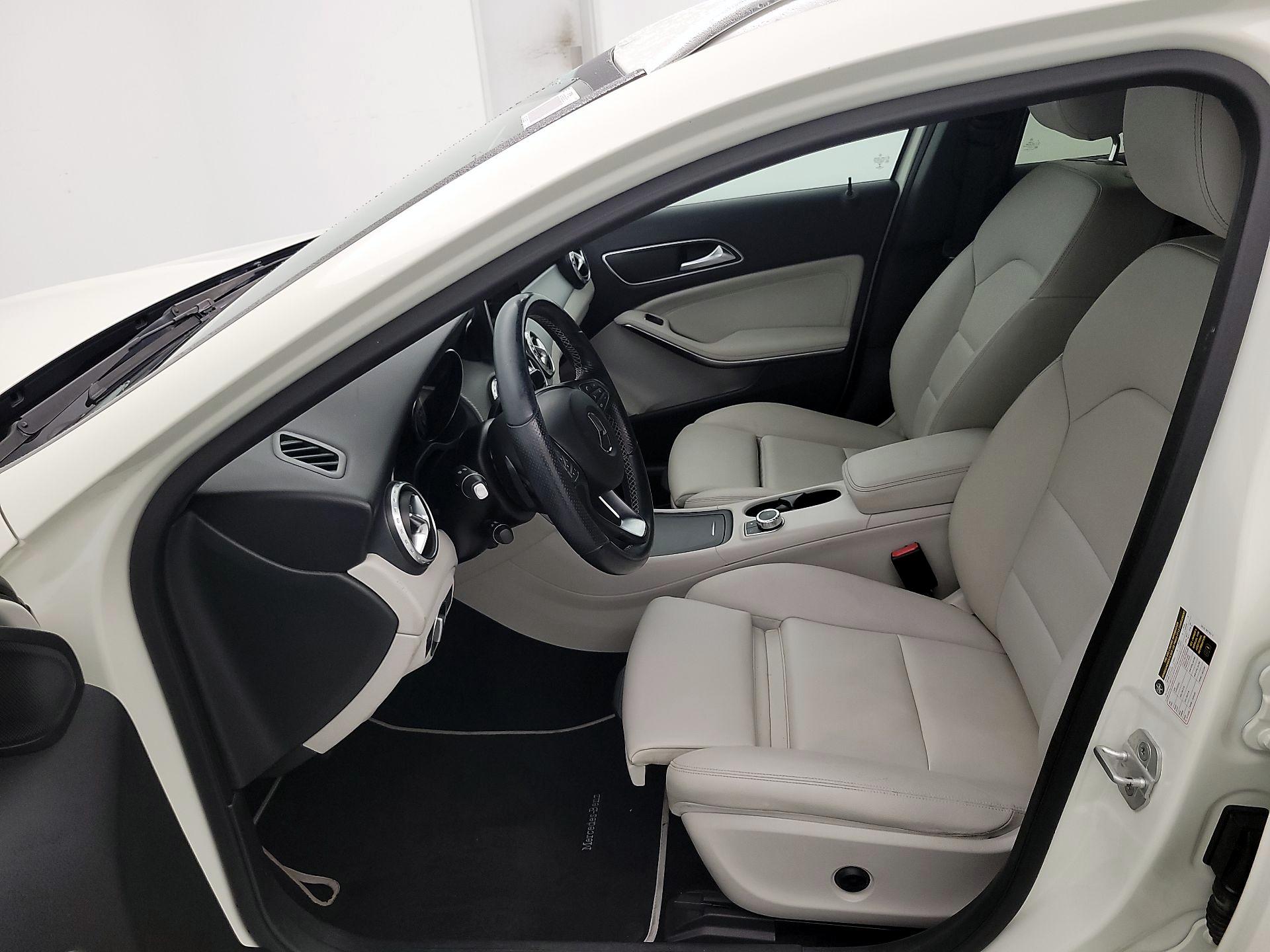 Thumbnail: 2016 Mercedes-Benz GLA - 11