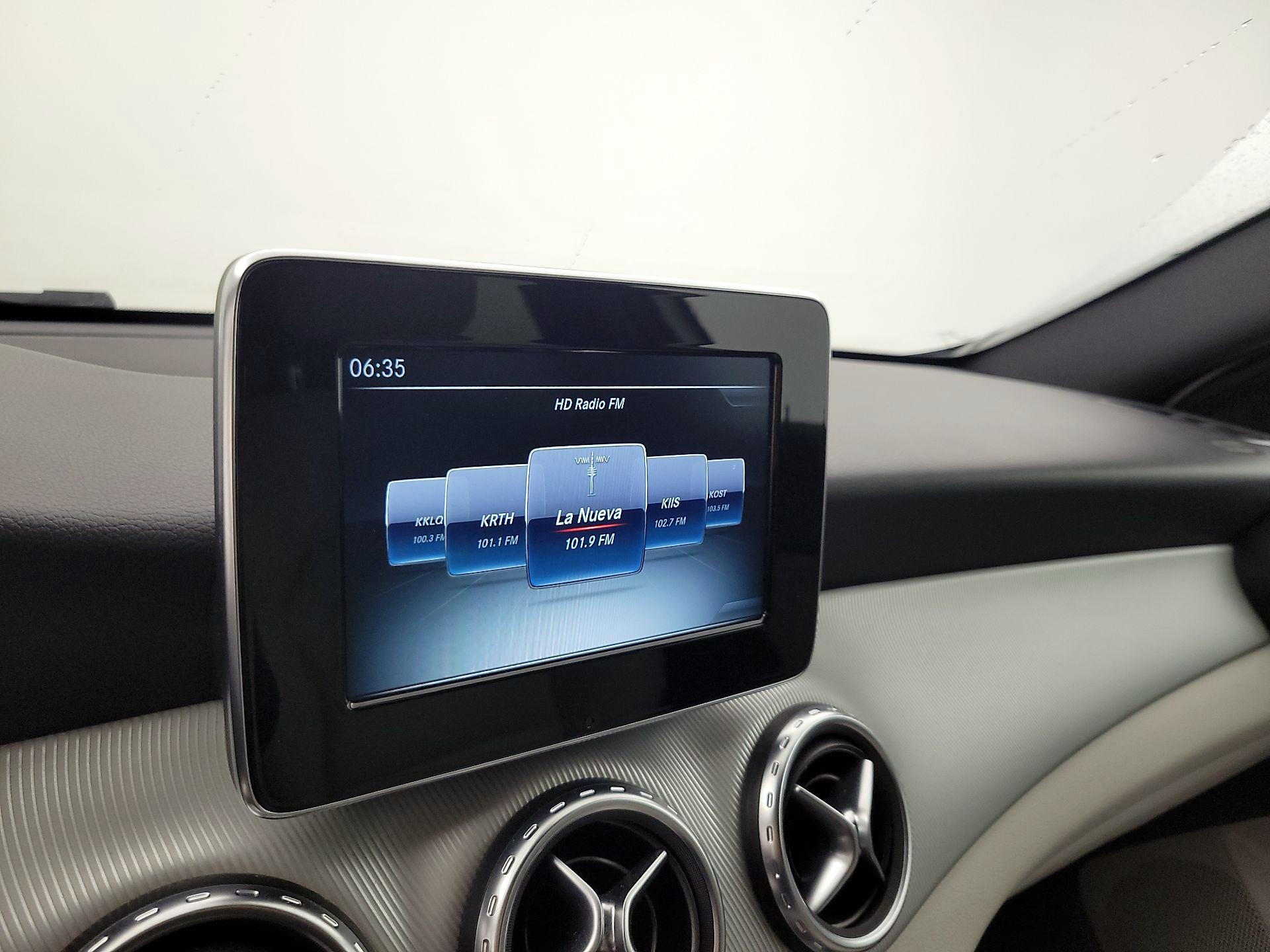 Thumbnail: 2016 Mercedes-Benz GLA - 15