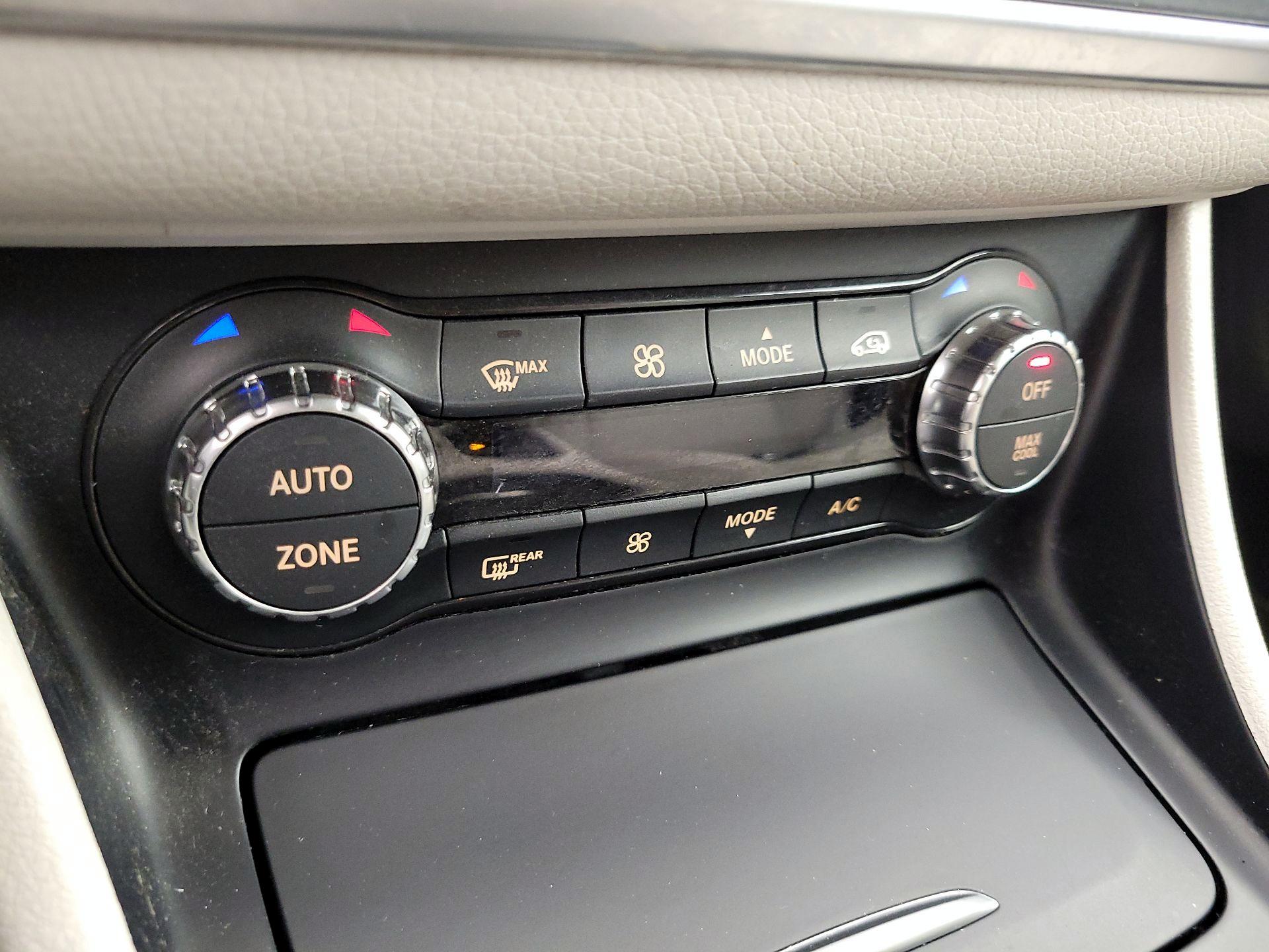 Thumbnail: 2016 Mercedes-Benz GLA - 16