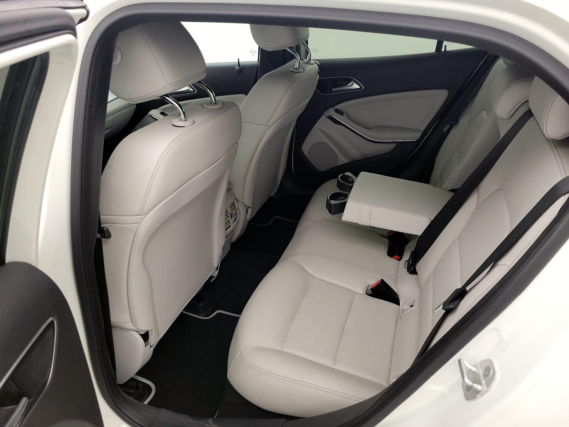 Thumbnail: 2016 Mercedes-Benz GLA - 18