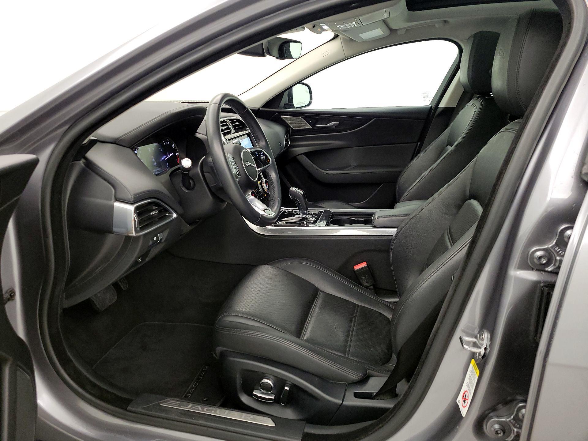 Thumbnail: 2020 Jaguar XE - 11