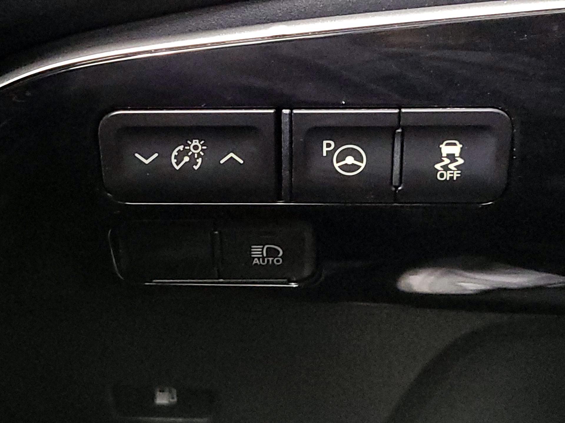 Thumbnail: 2021 Toyota Prius - 13