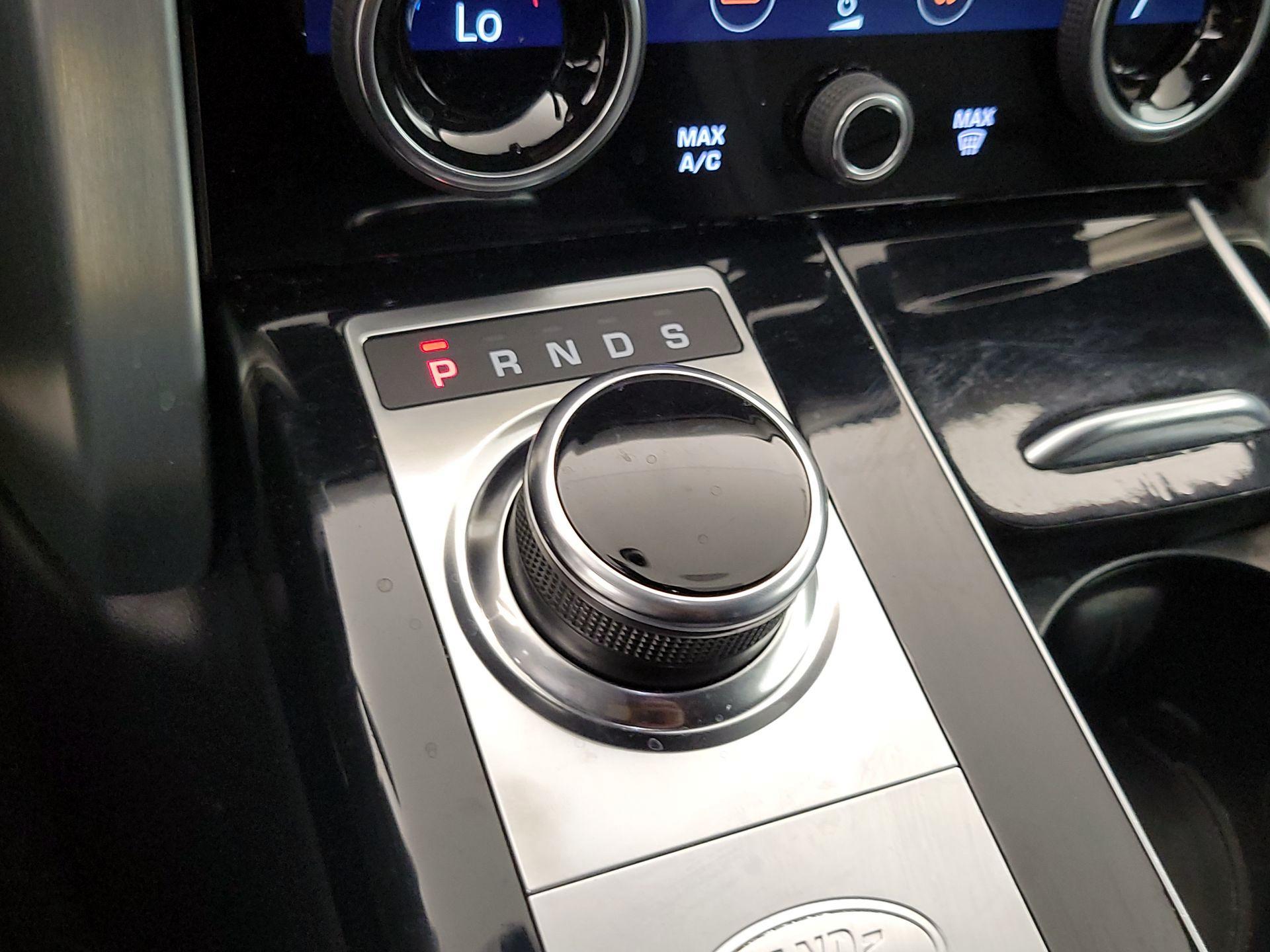 Thumbnail: 2022 Land Rover Range Rover - 16