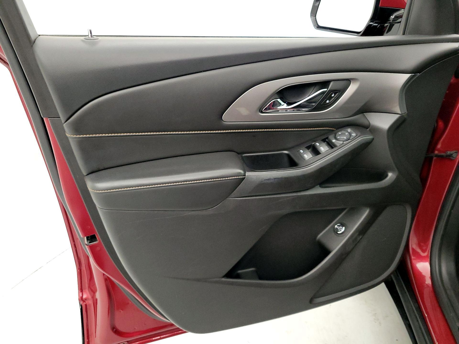 Thumbnail: 2018 Chevrolet Traverse - 12