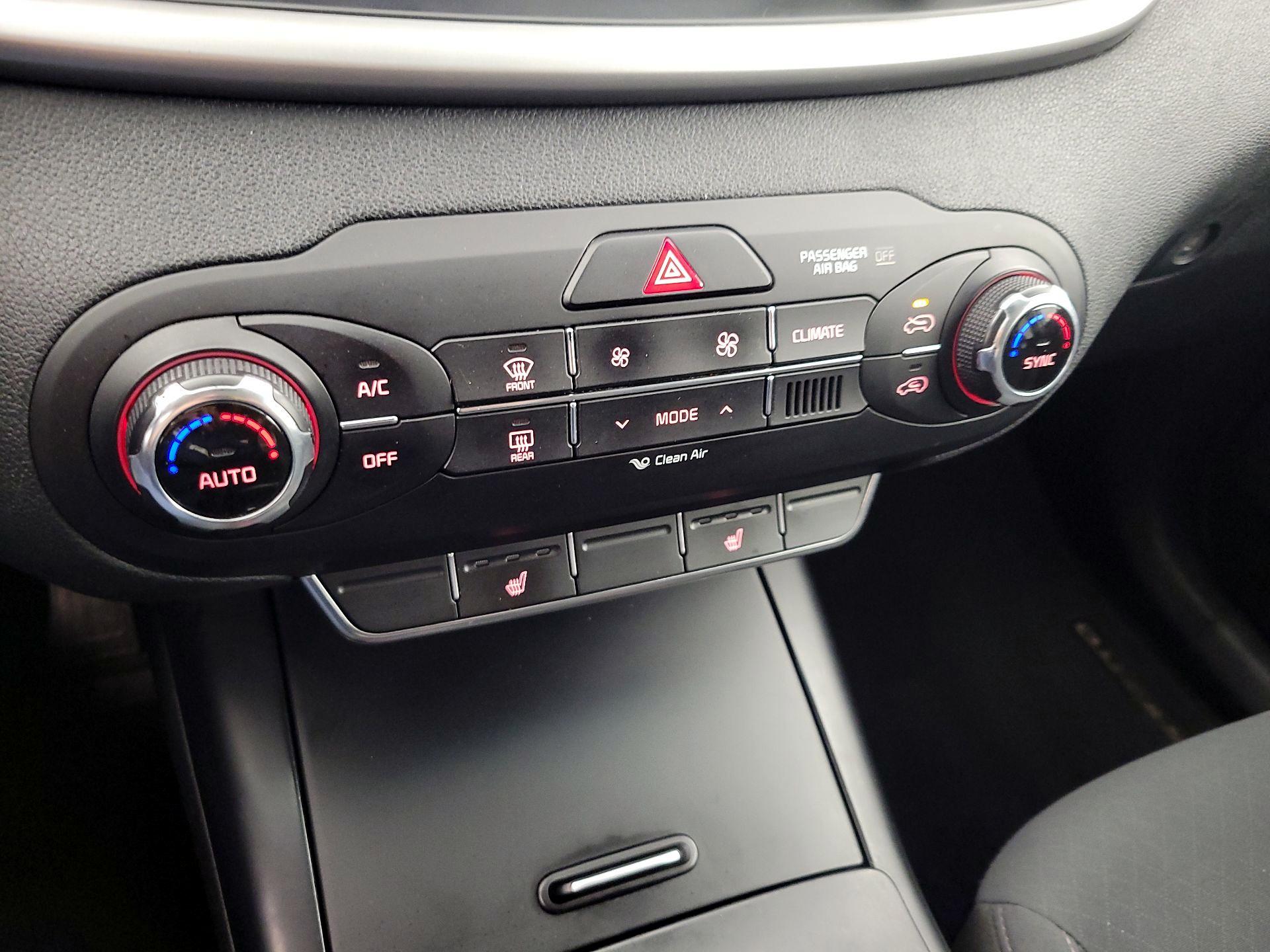 Thumbnail: 2017 Kia Sorento - 16