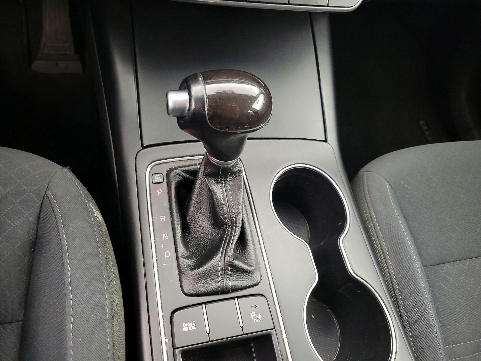 Thumbnail: 2017 Kia Sorento - 17