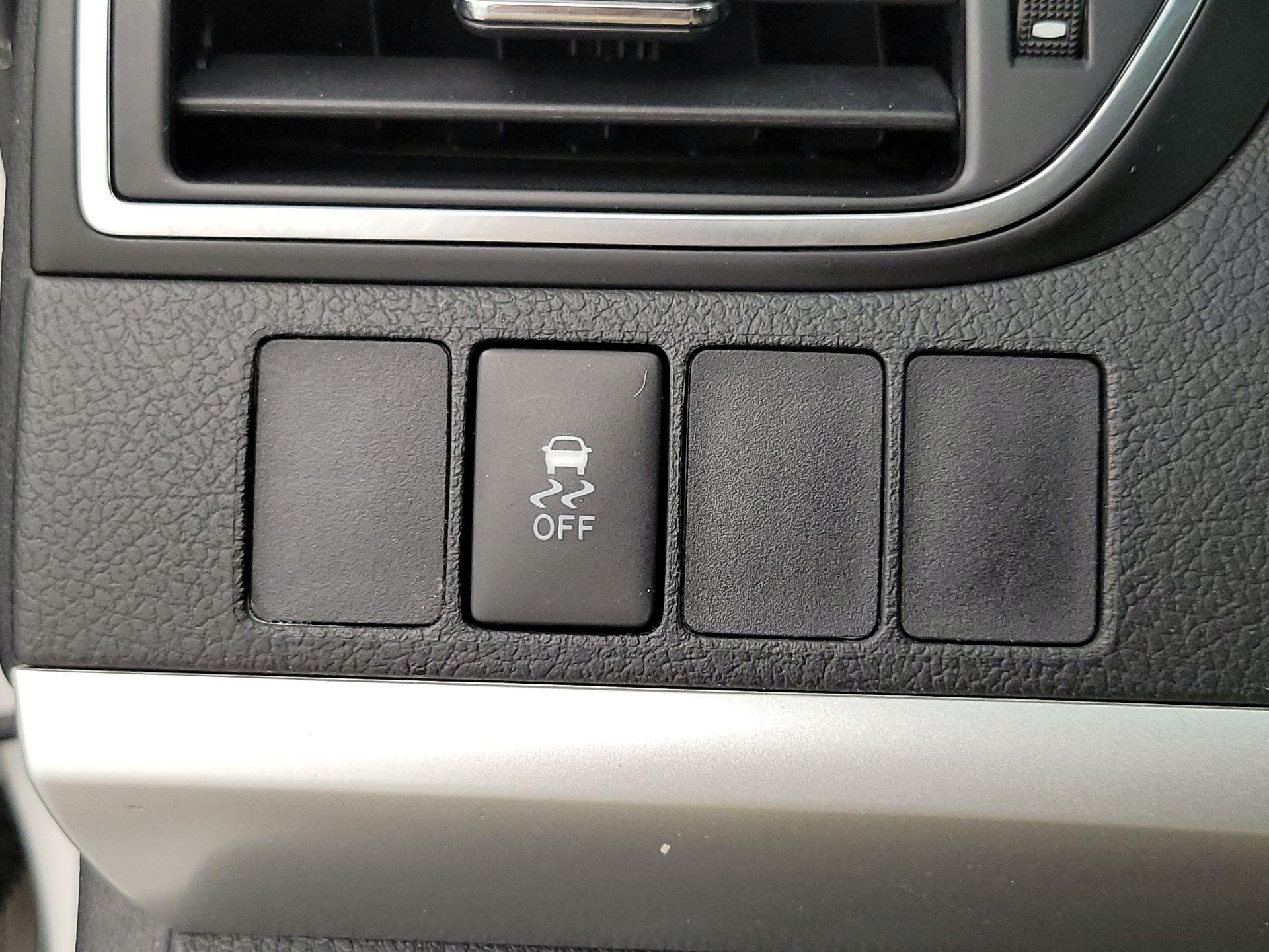 Thumbnail: 2015 Toyota Camry - 13