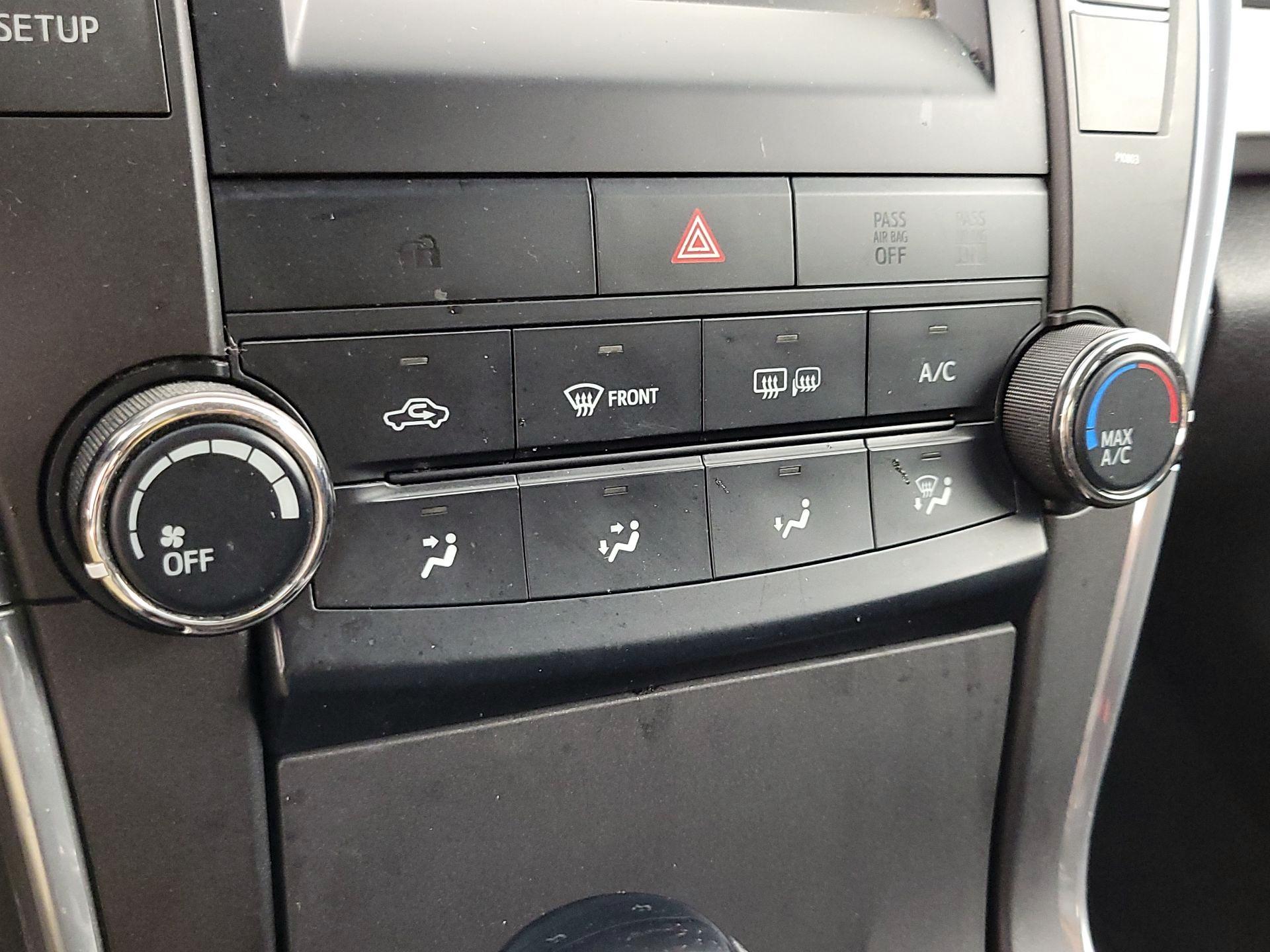 Thumbnail: 2015 Toyota Camry - 16