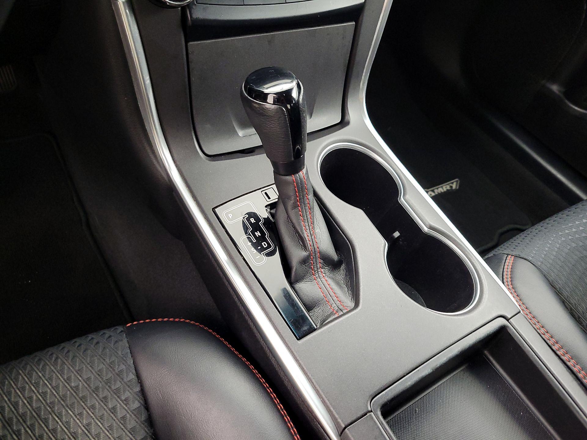 Thumbnail: 2015 Toyota Camry - 17