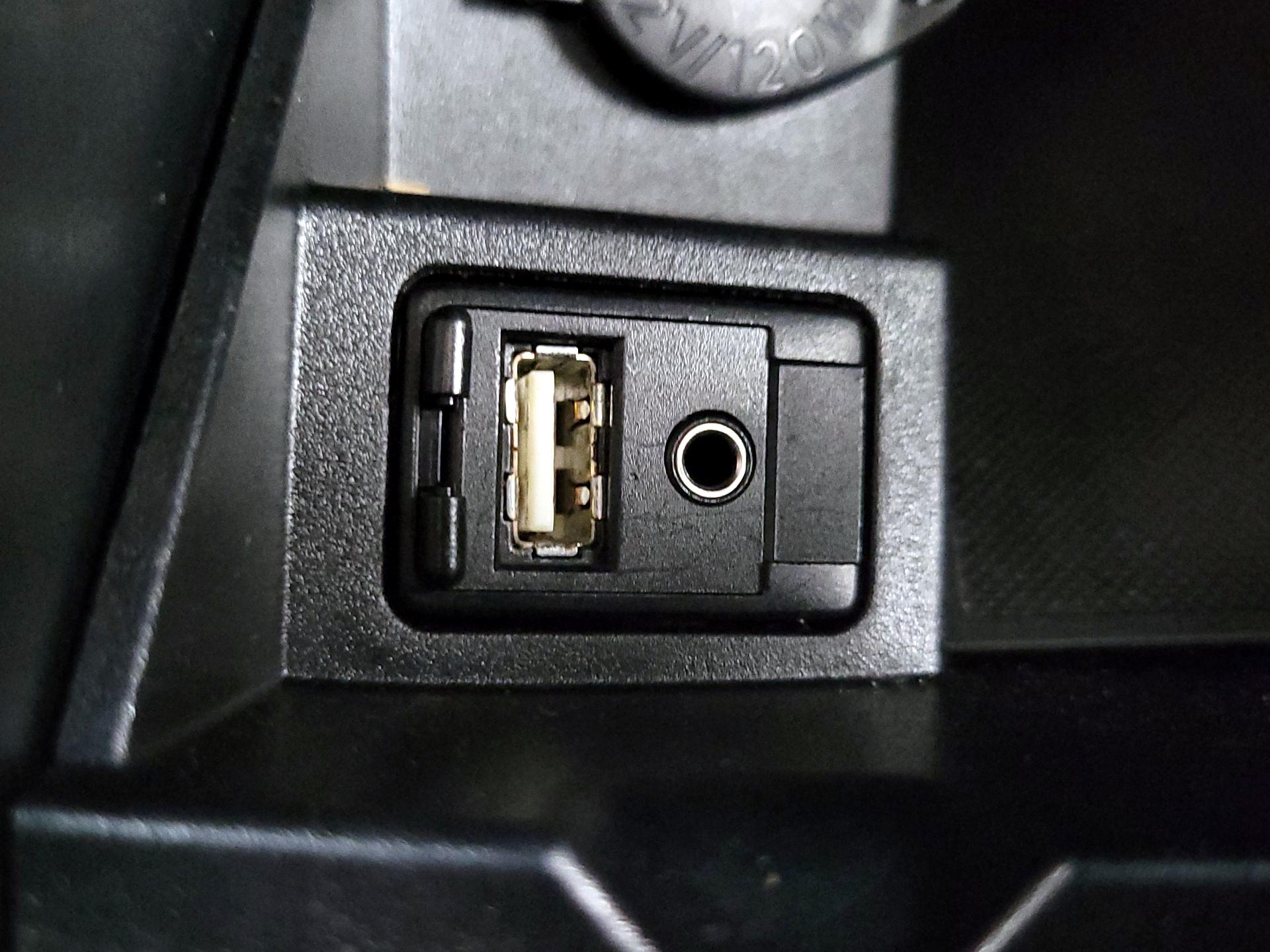 Thumbnail: 2015 Toyota Camry - 18