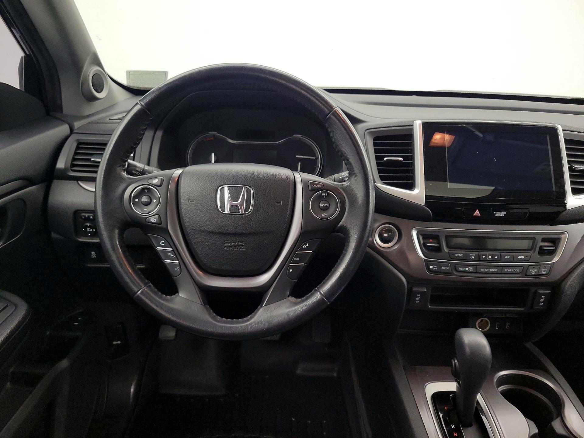 Thumbnail: 2017 Honda Pilot - 10