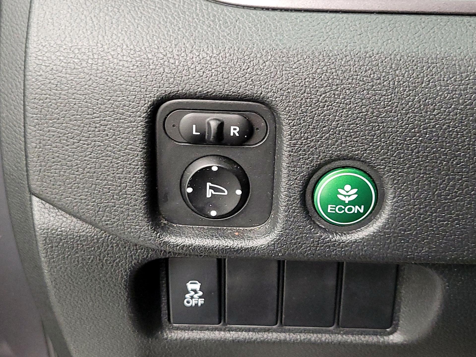 Thumbnail: 2017 Honda Pilot - 13