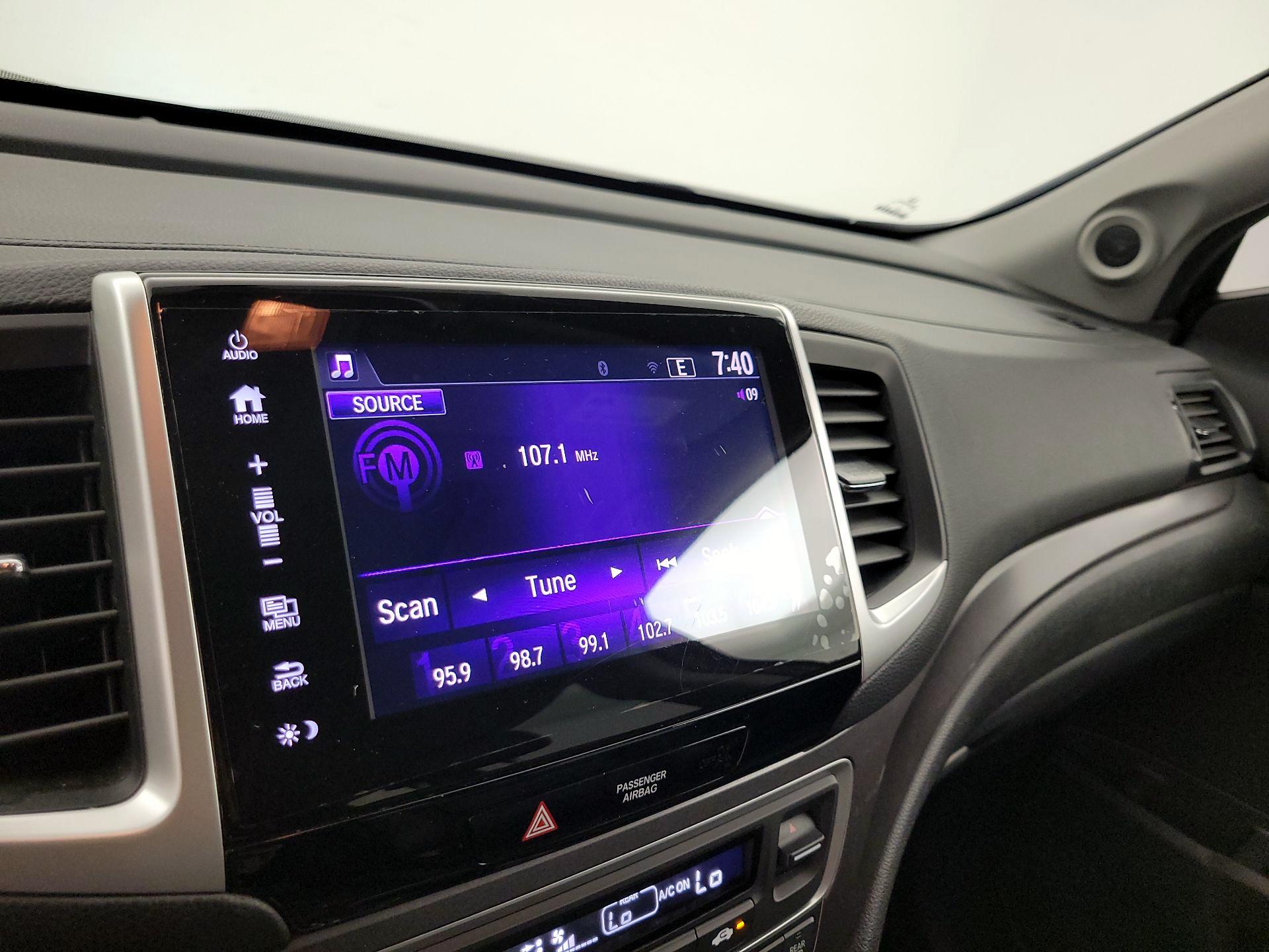 Thumbnail: 2017 Honda Pilot - 15