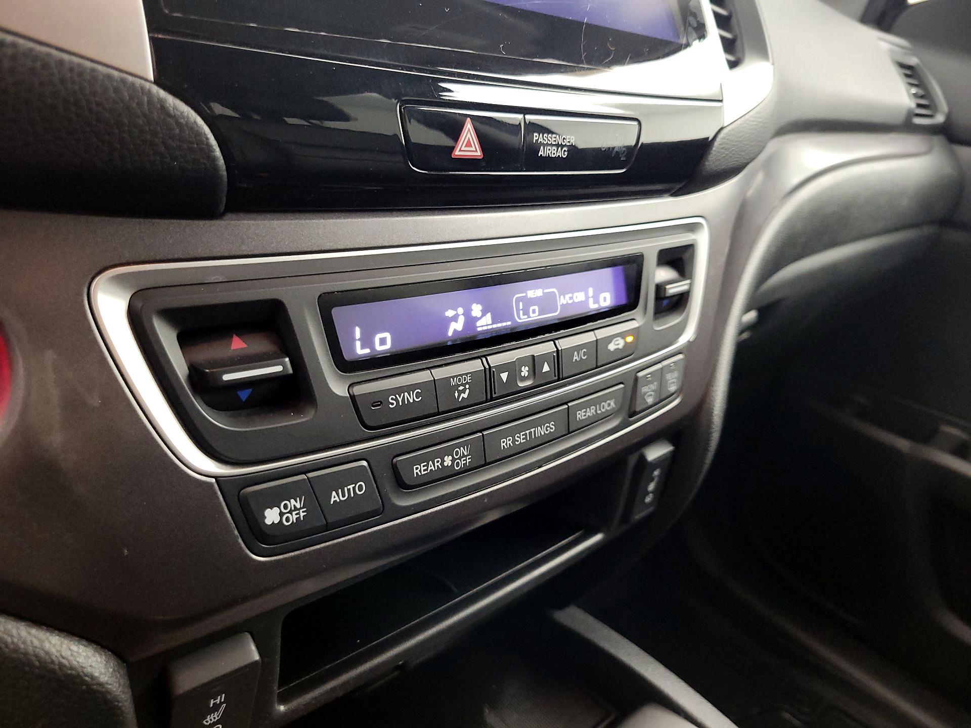 Thumbnail: 2017 Honda Pilot - 16