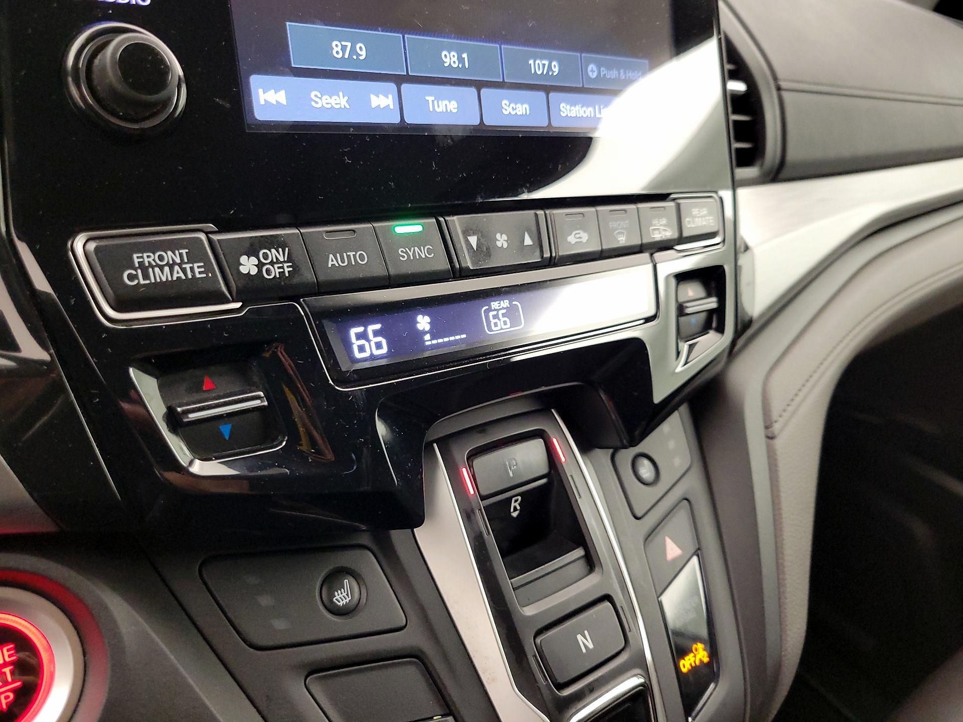 Thumbnail: 2019 Honda Odyssey - 16