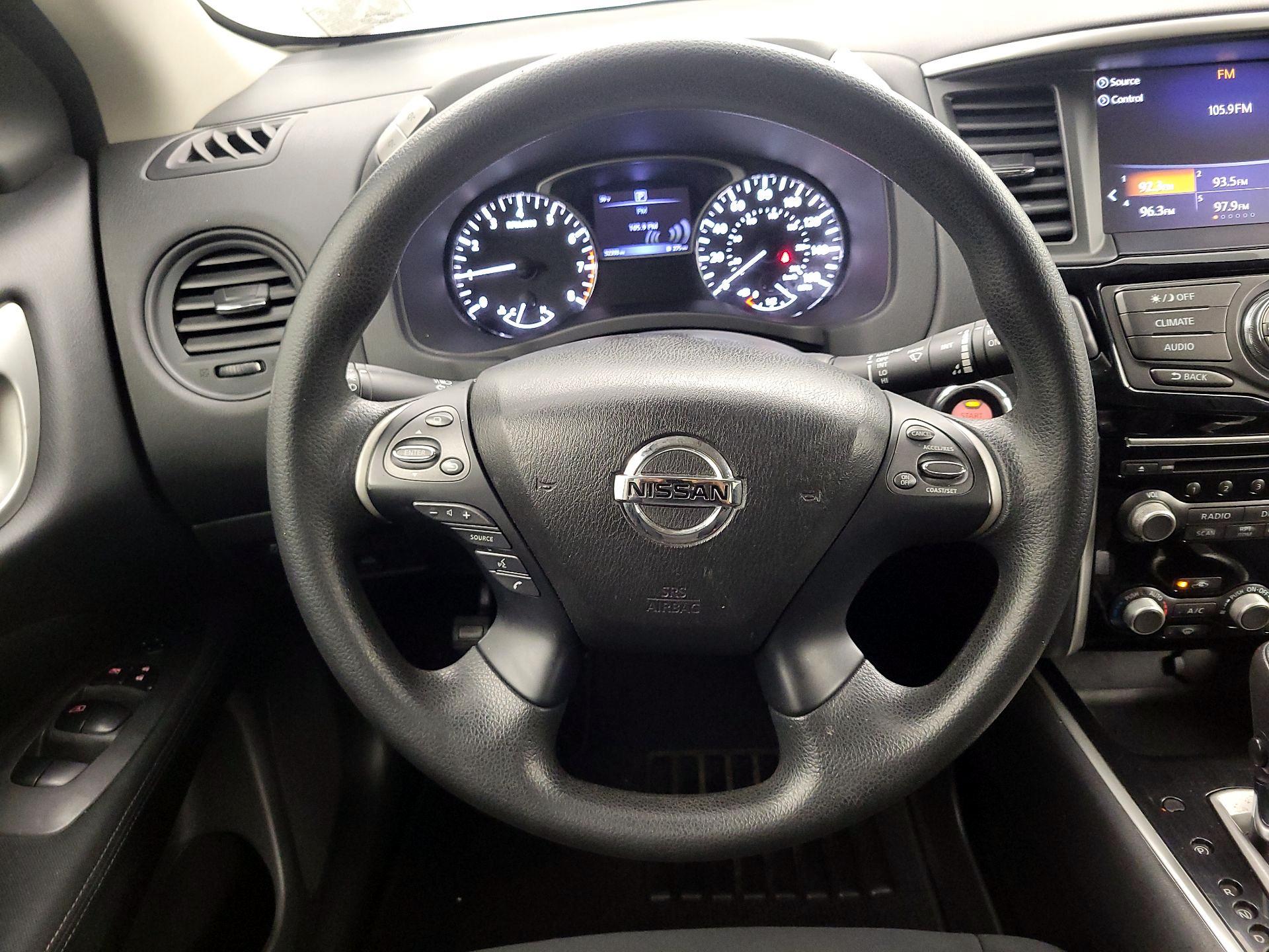 Thumbnail: 2017 Nissan Pathfinder - 10