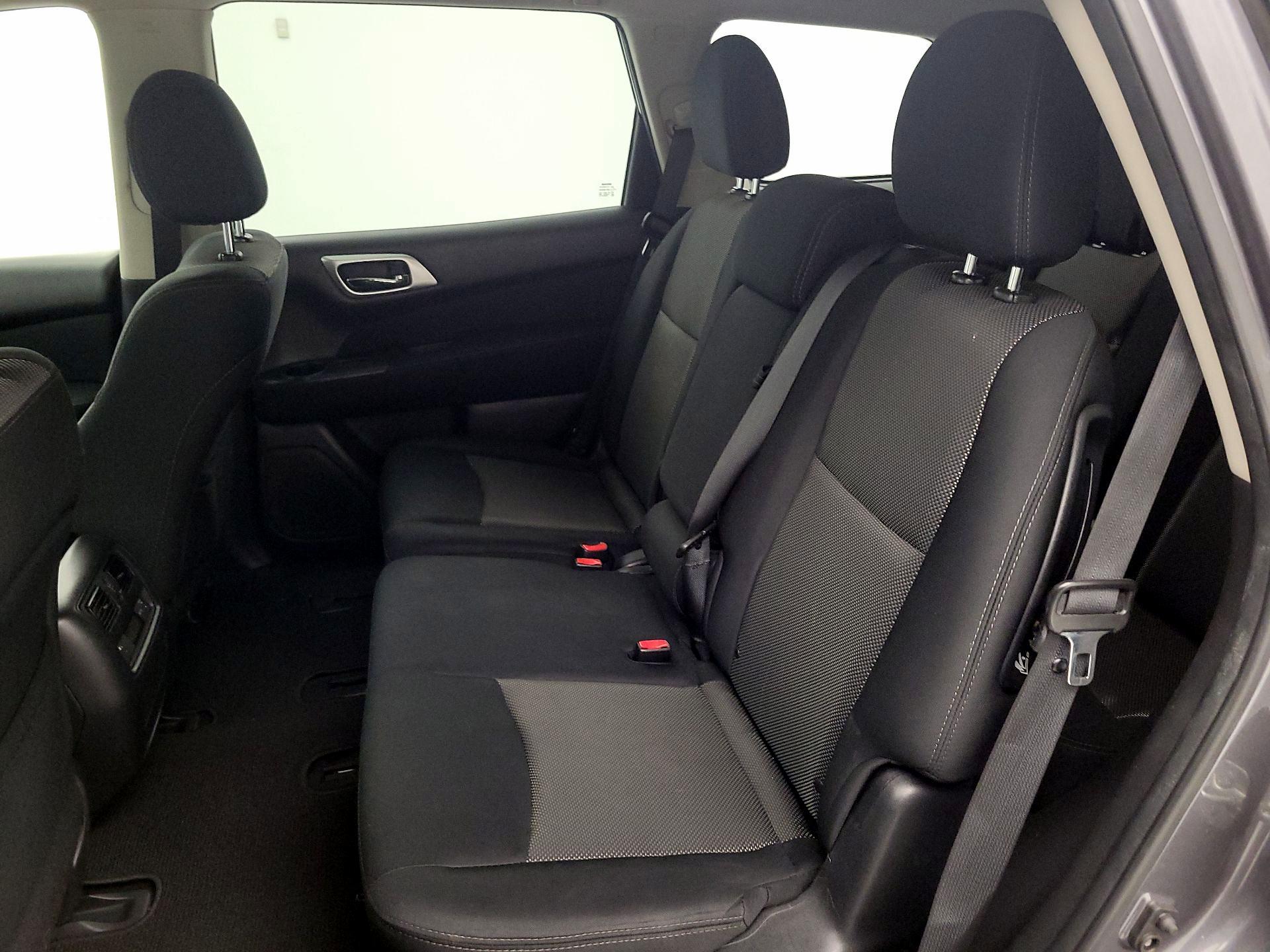 Thumbnail: 2017 Nissan Pathfinder - 19