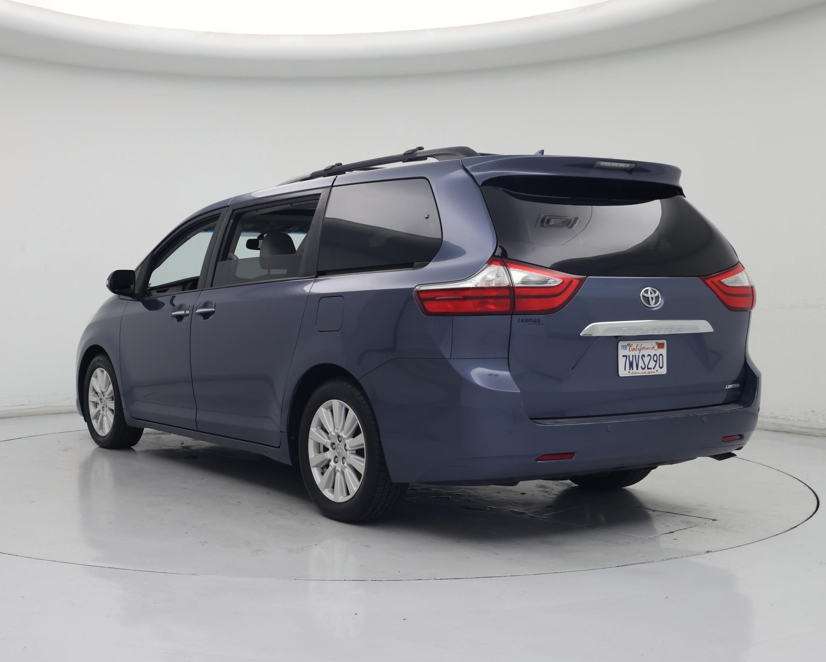 Thumbnail: 2017 Toyota Sienna - 2