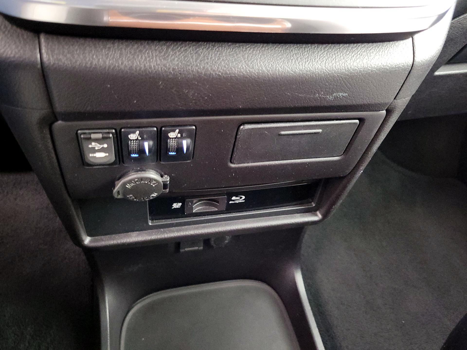 Thumbnail: 2017 Toyota Sienna - 19