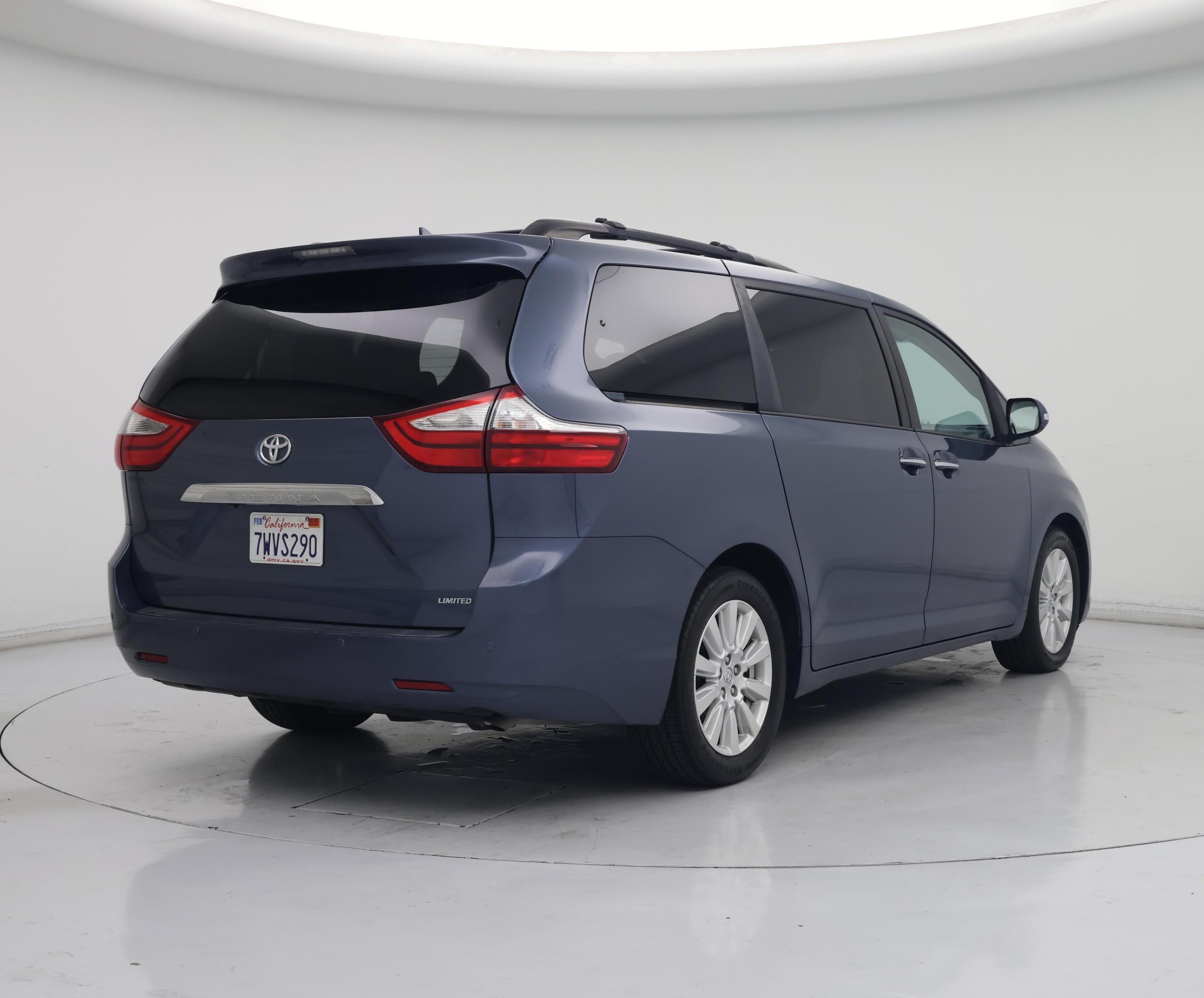 Thumbnail: 2017 Toyota Sienna - 8