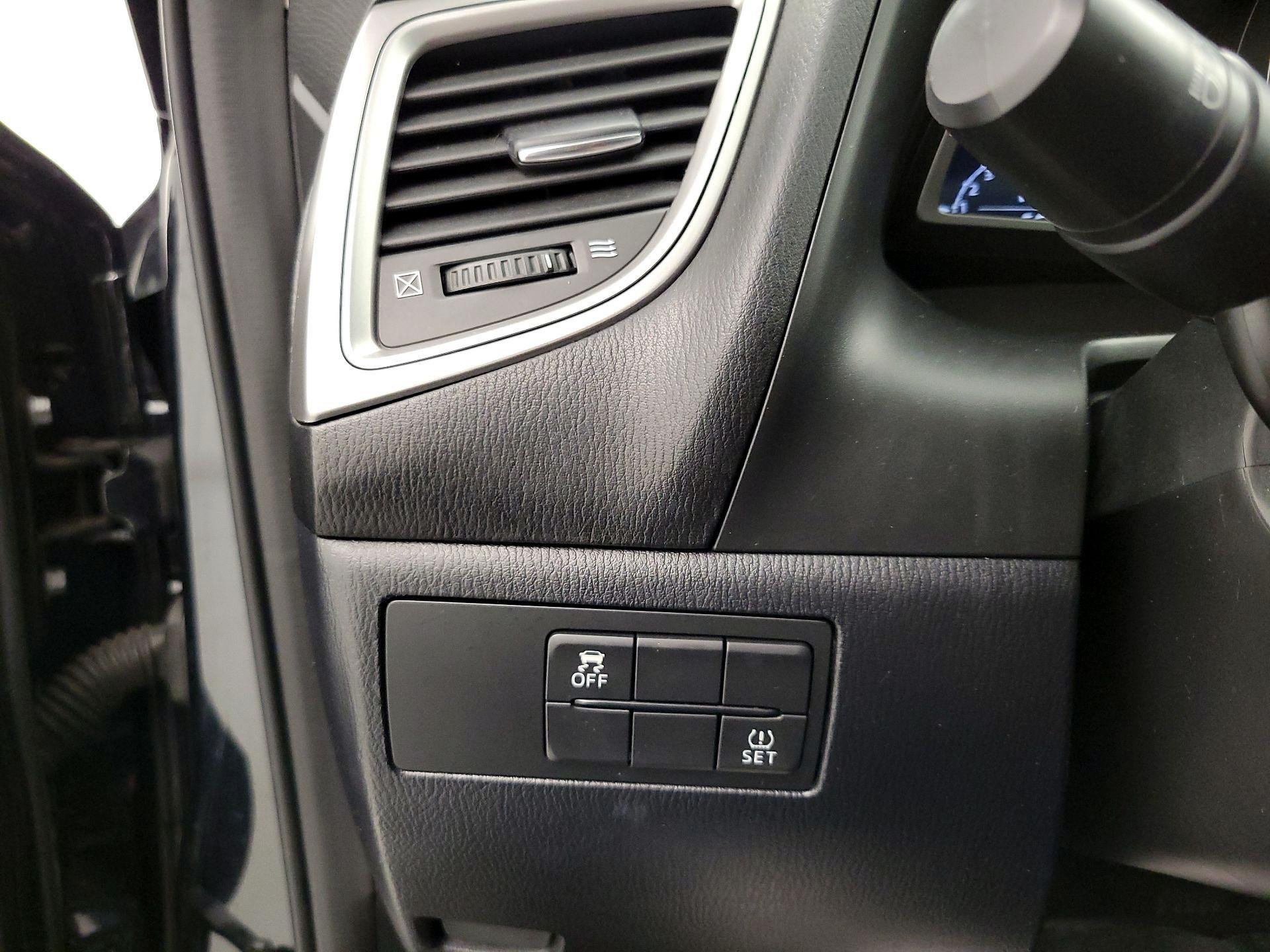 Thumbnail: 2017 Mazda Mazda3 - 13