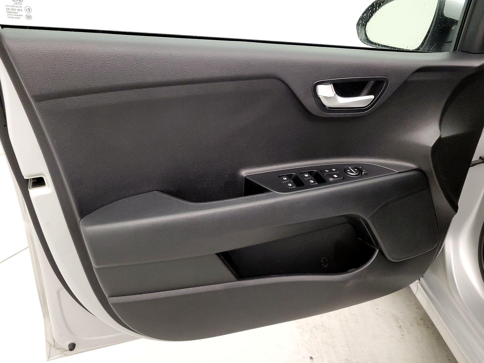 Thumbnail: 2019 Kia Rio - 12