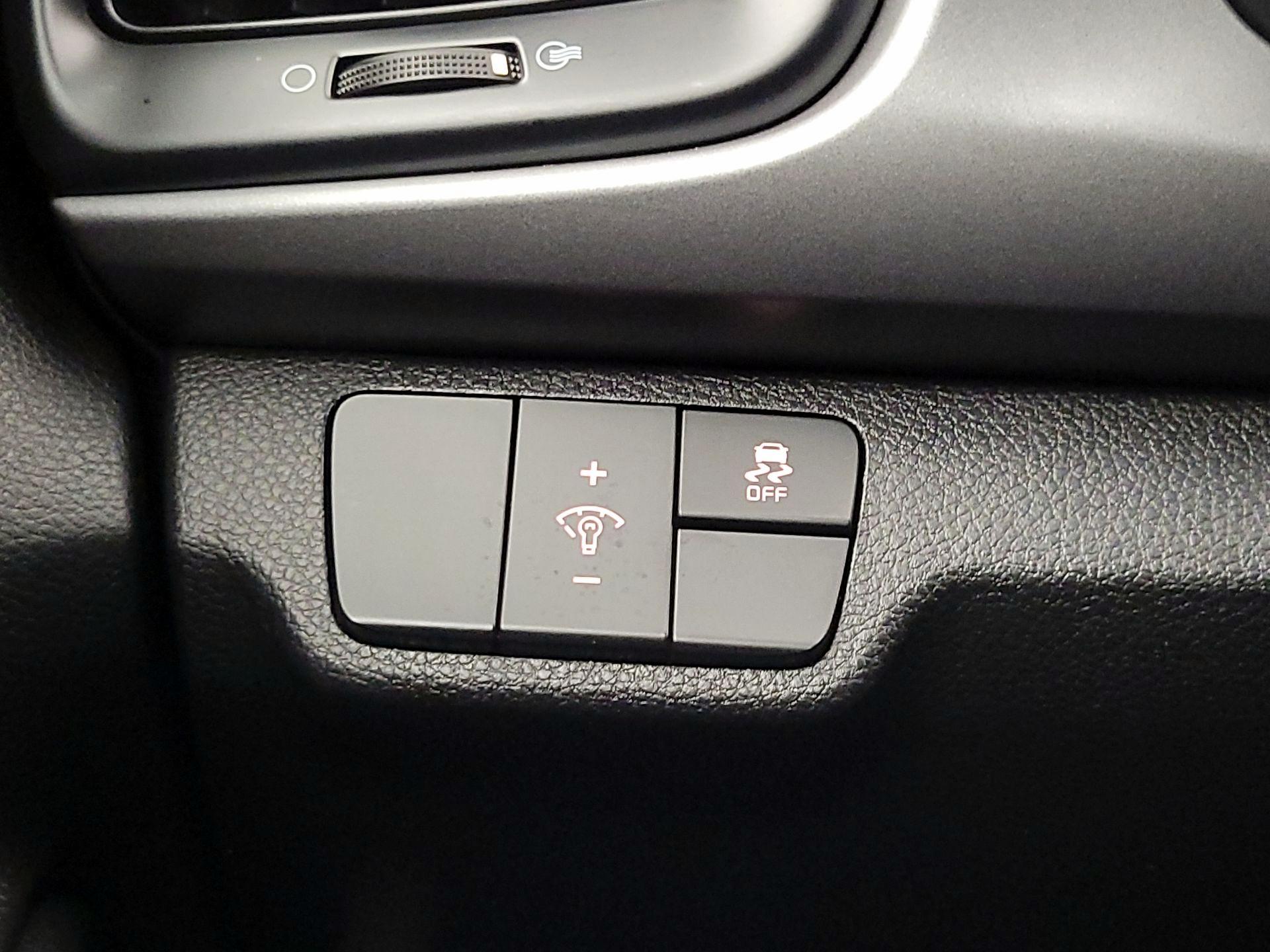 Thumbnail: 2019 Kia Rio - 13