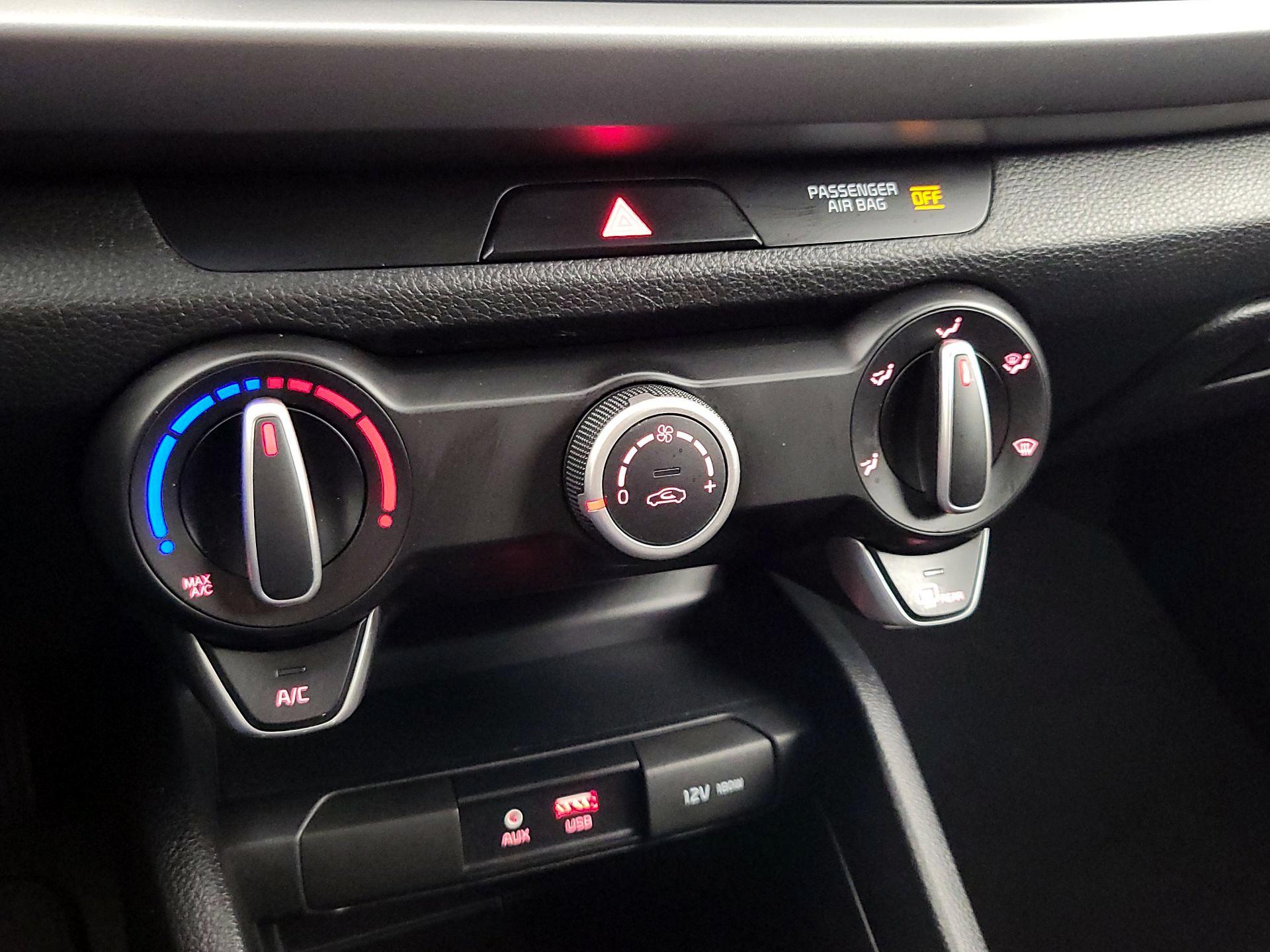 Thumbnail: 2019 Kia Rio - 16