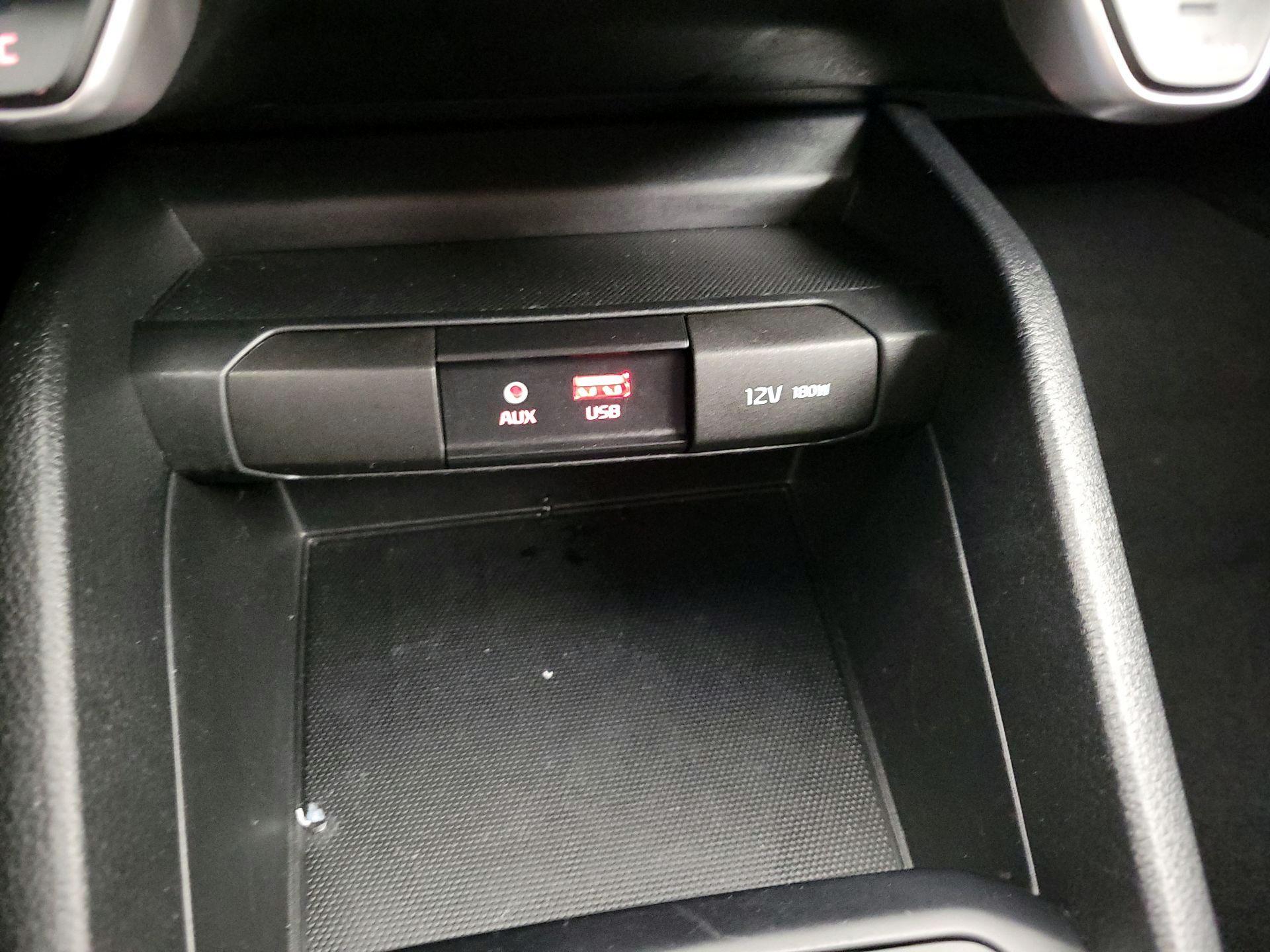 Thumbnail: 2019 Kia Rio - 18