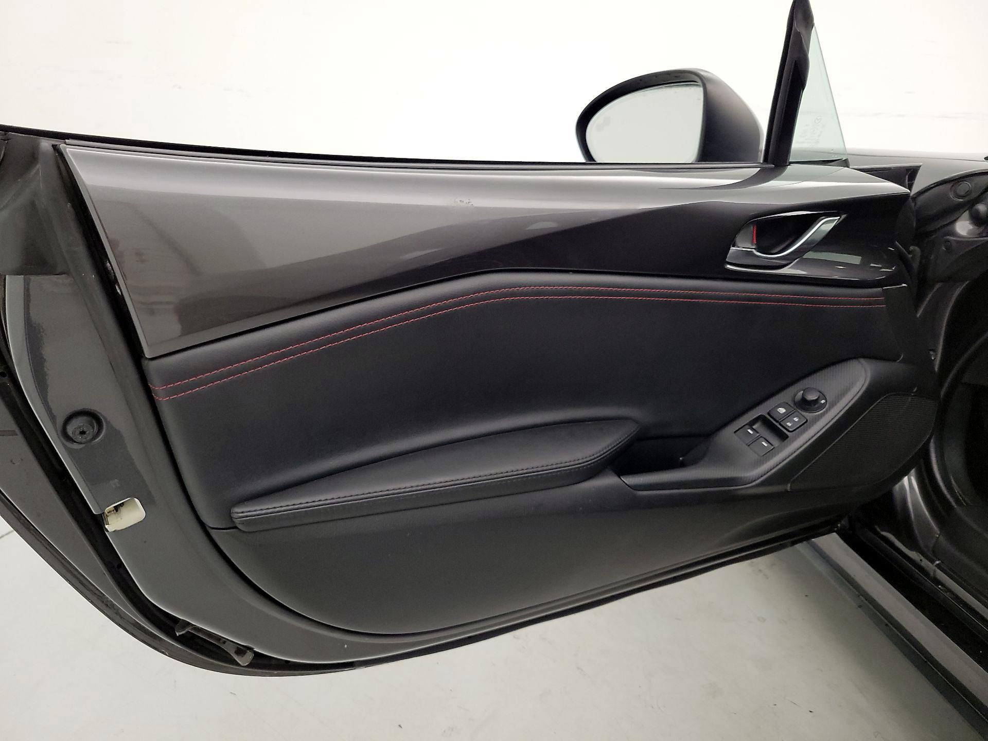 Thumbnail: 2019 Mazda MX-5 Miata - 12