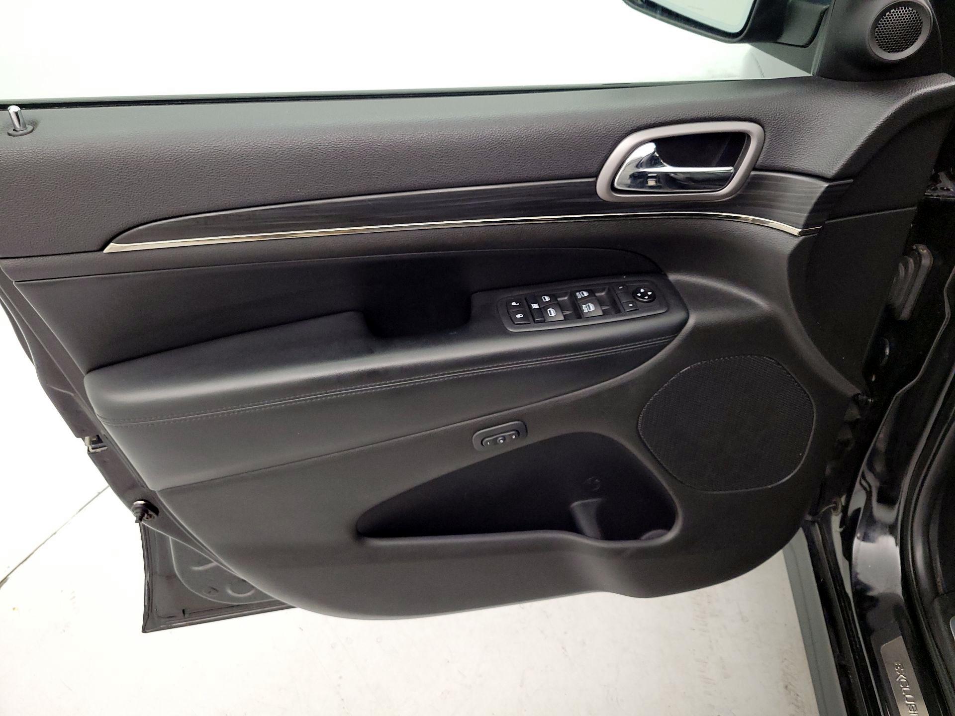 Thumbnail: 2020 Jeep Grand Cherokee - 12