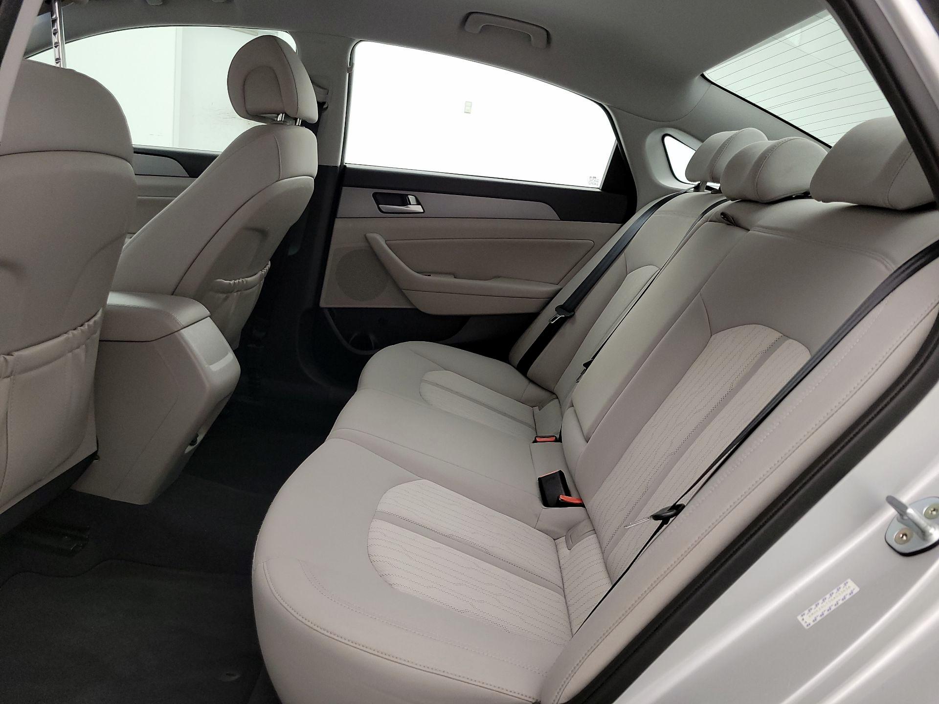 Thumbnail: 2016 Hyundai Sonata - 10