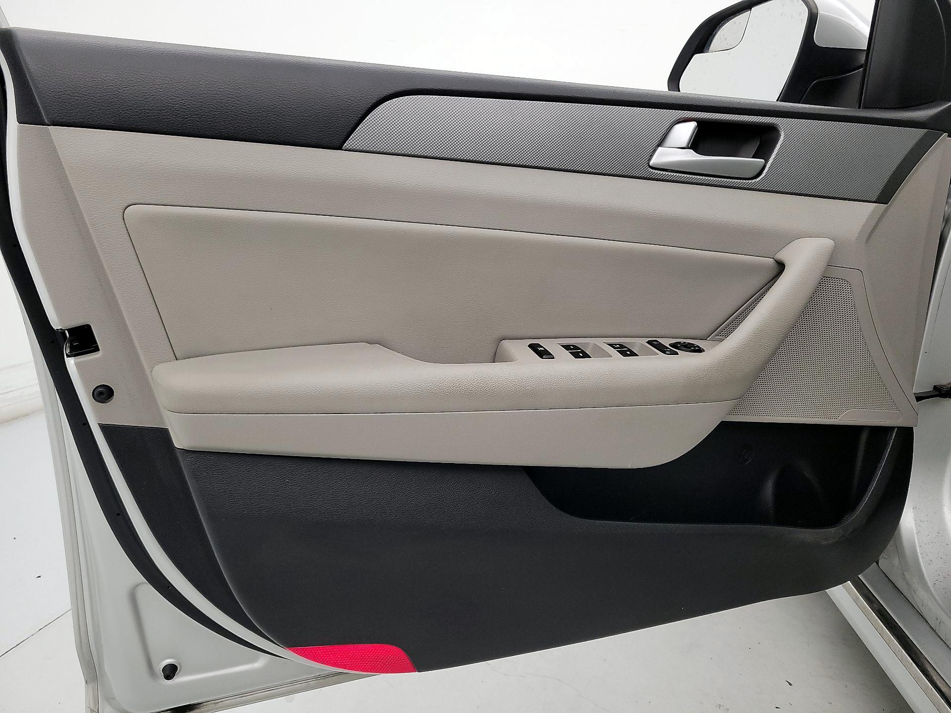 Thumbnail: 2016 Hyundai Sonata - 12