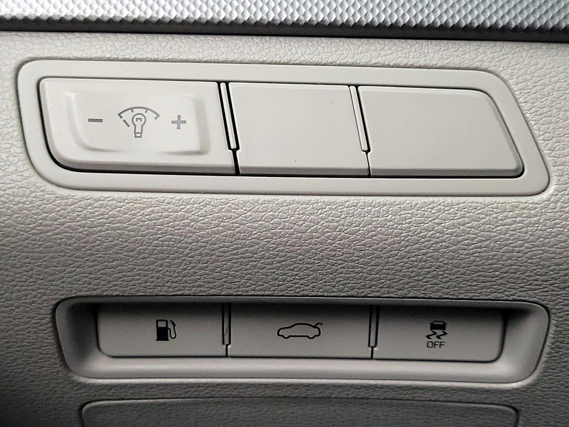 Thumbnail: 2016 Hyundai Sonata - 13