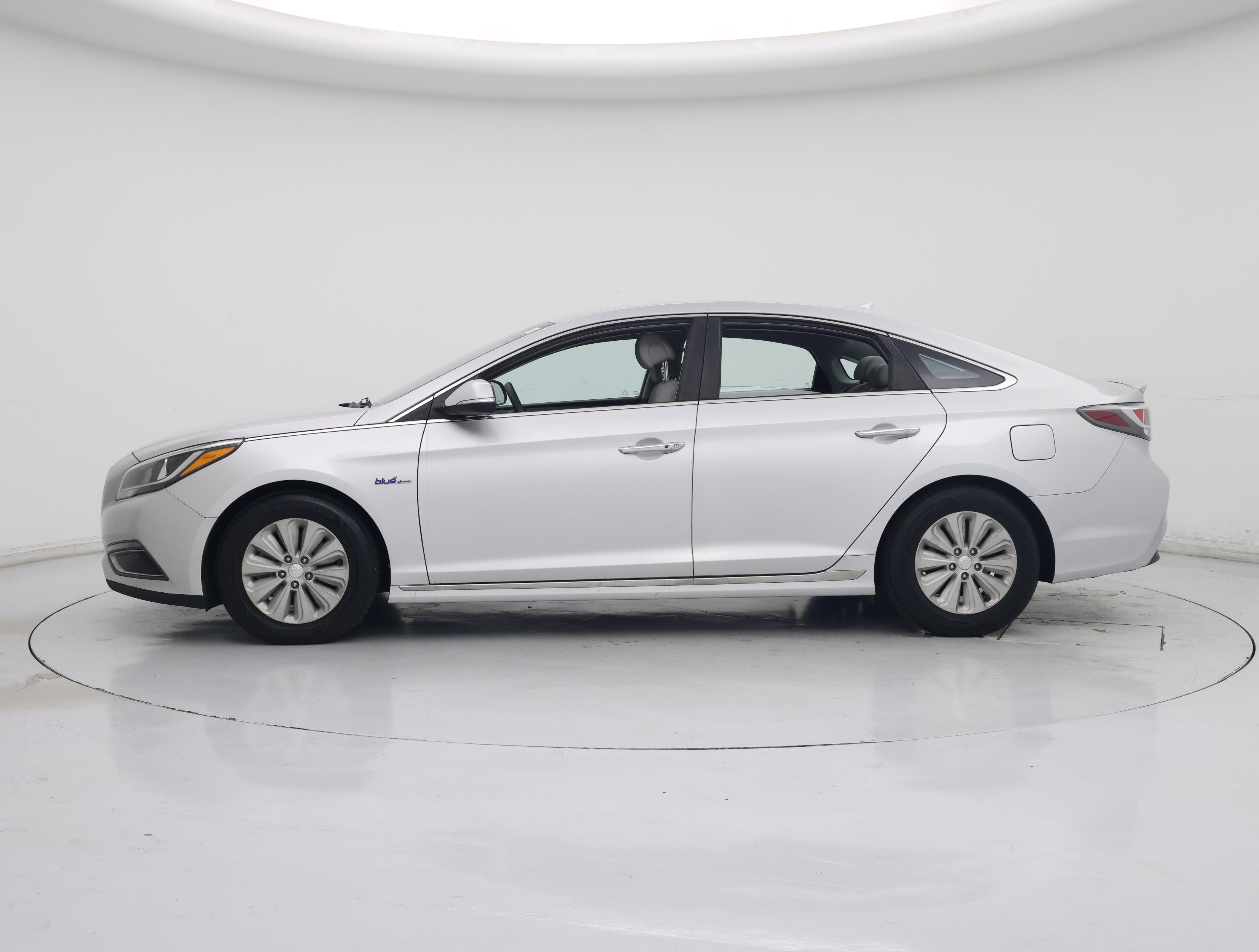 Thumbnail: 2016 Hyundai Sonata - 3