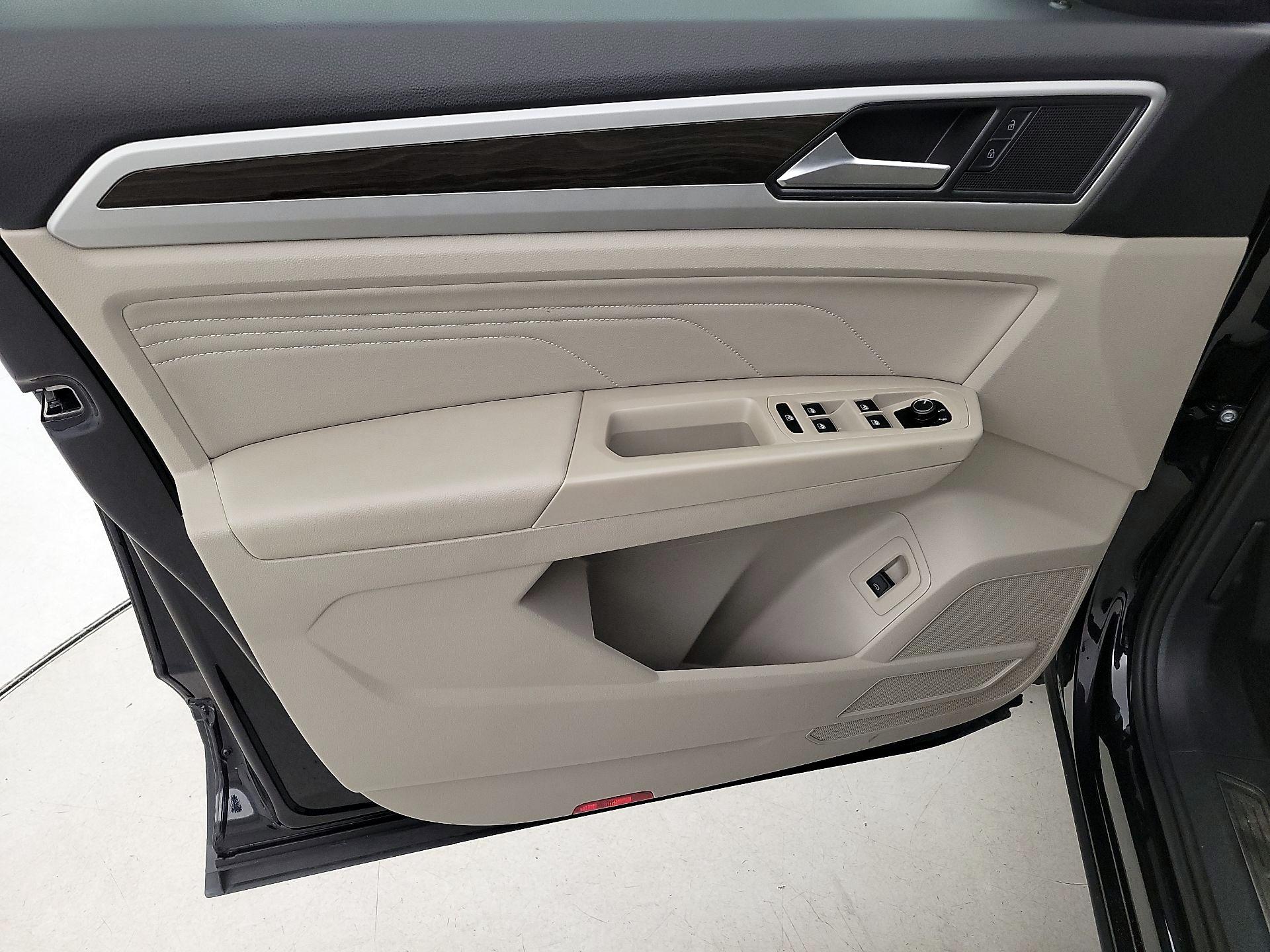 Thumbnail: 2022 Volkswagen Atlas - 12