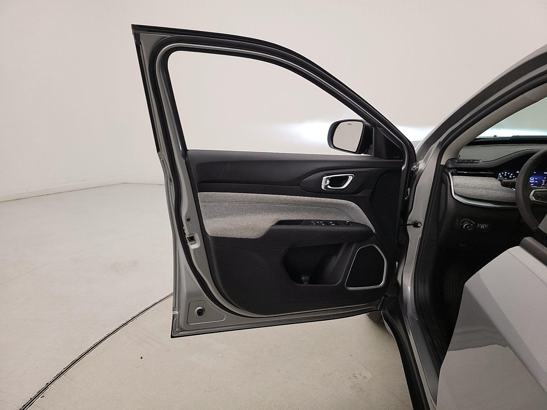 Thumbnail: 2022 Jeep Compass - 12