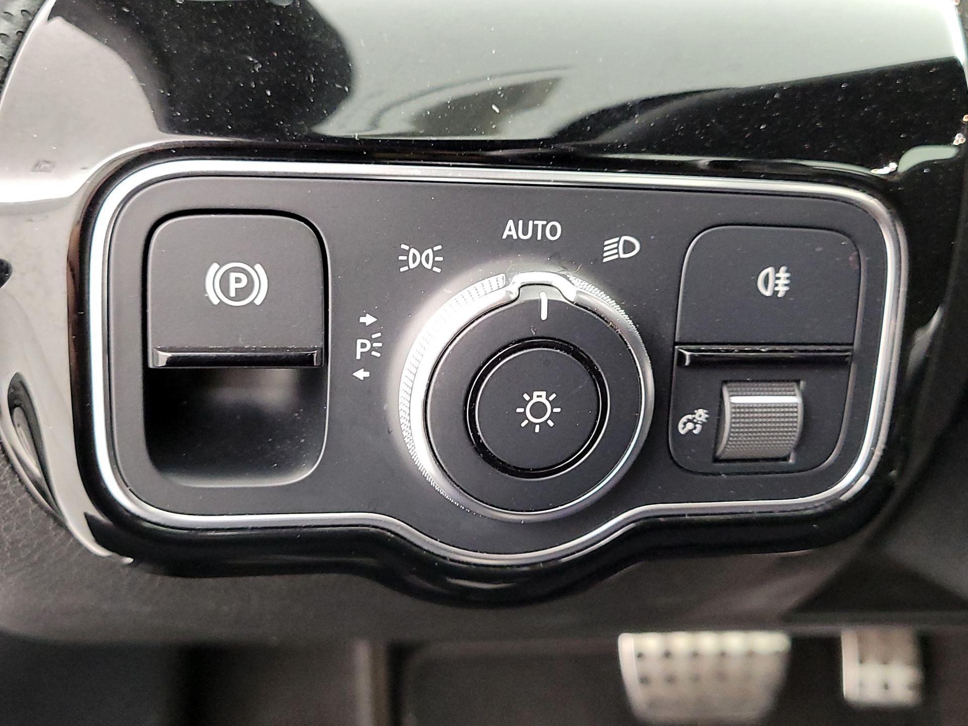 Thumbnail: 2020 Mercedes-Benz A-Class - 13