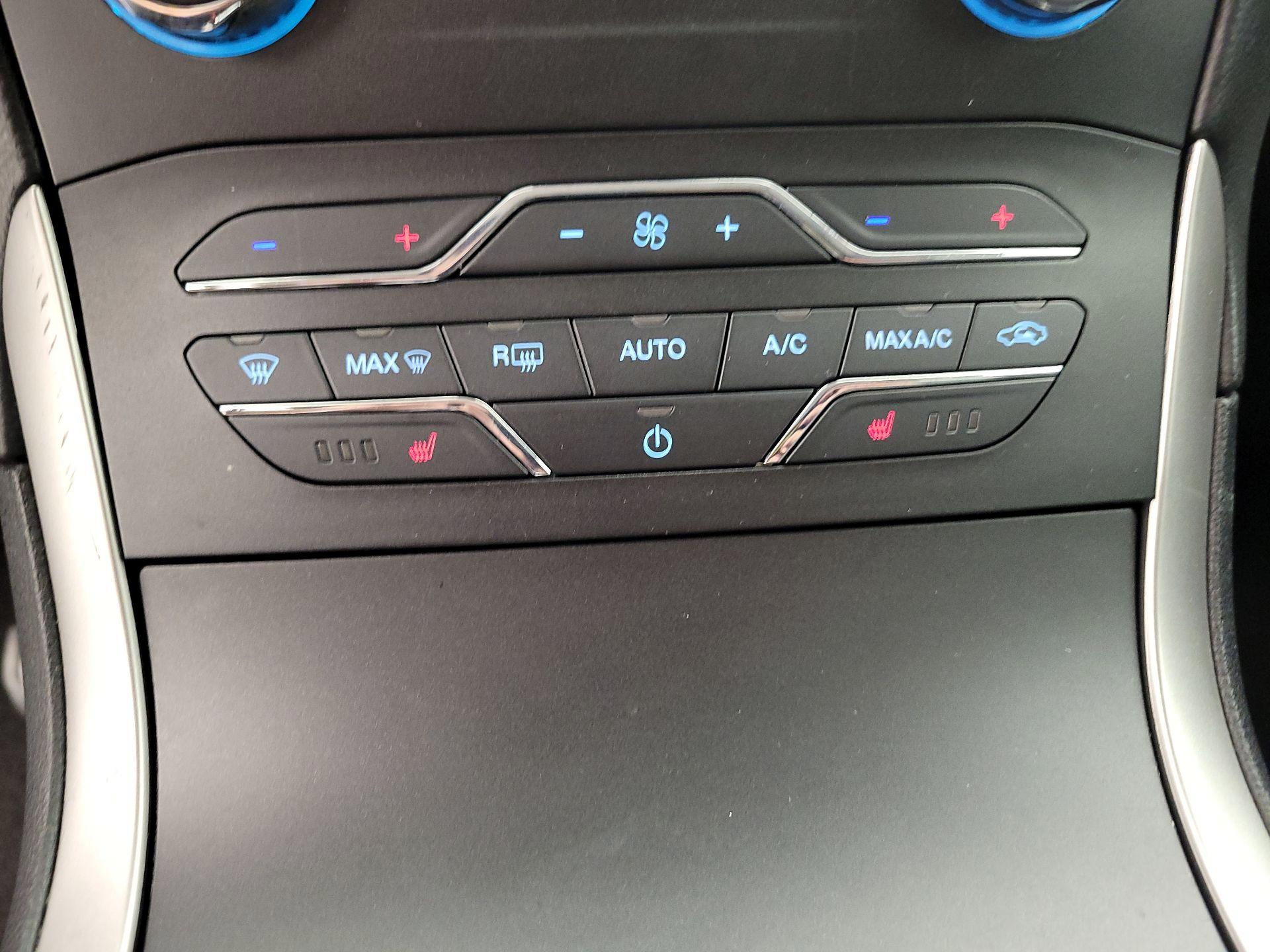 Thumbnail: 2020 Ford Edge - 17