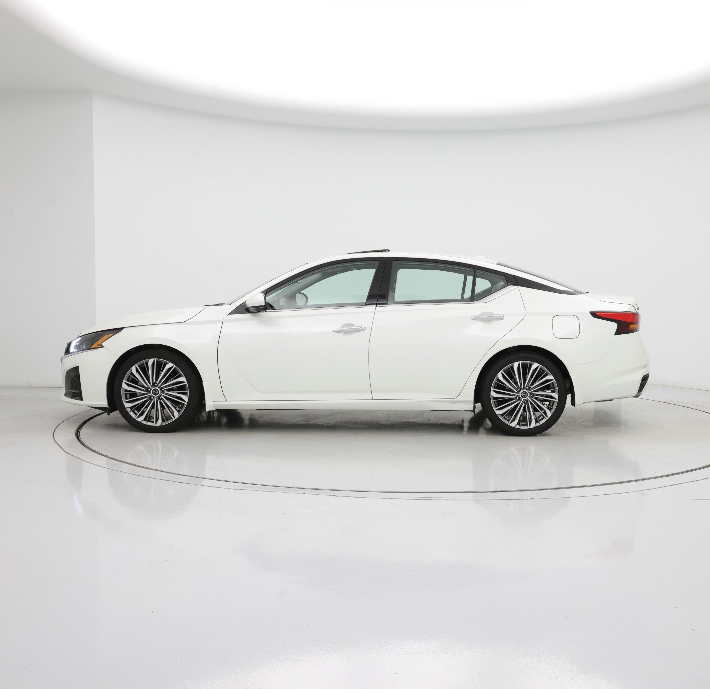 Thumbnail: 2023 Nissan Altima - 3